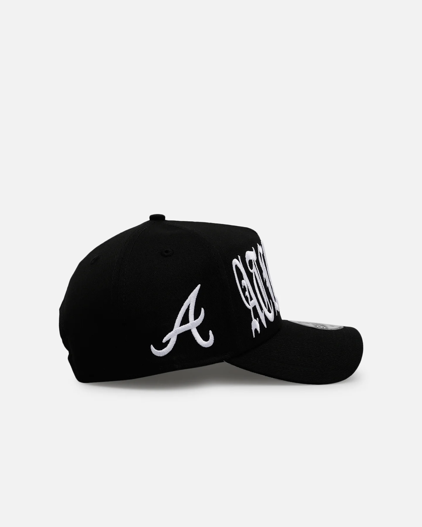 New Era Atlanta Braves 'Oversized Gothic Script Crown' 9FORTY A-Frame Snapback Black/White - Image 3