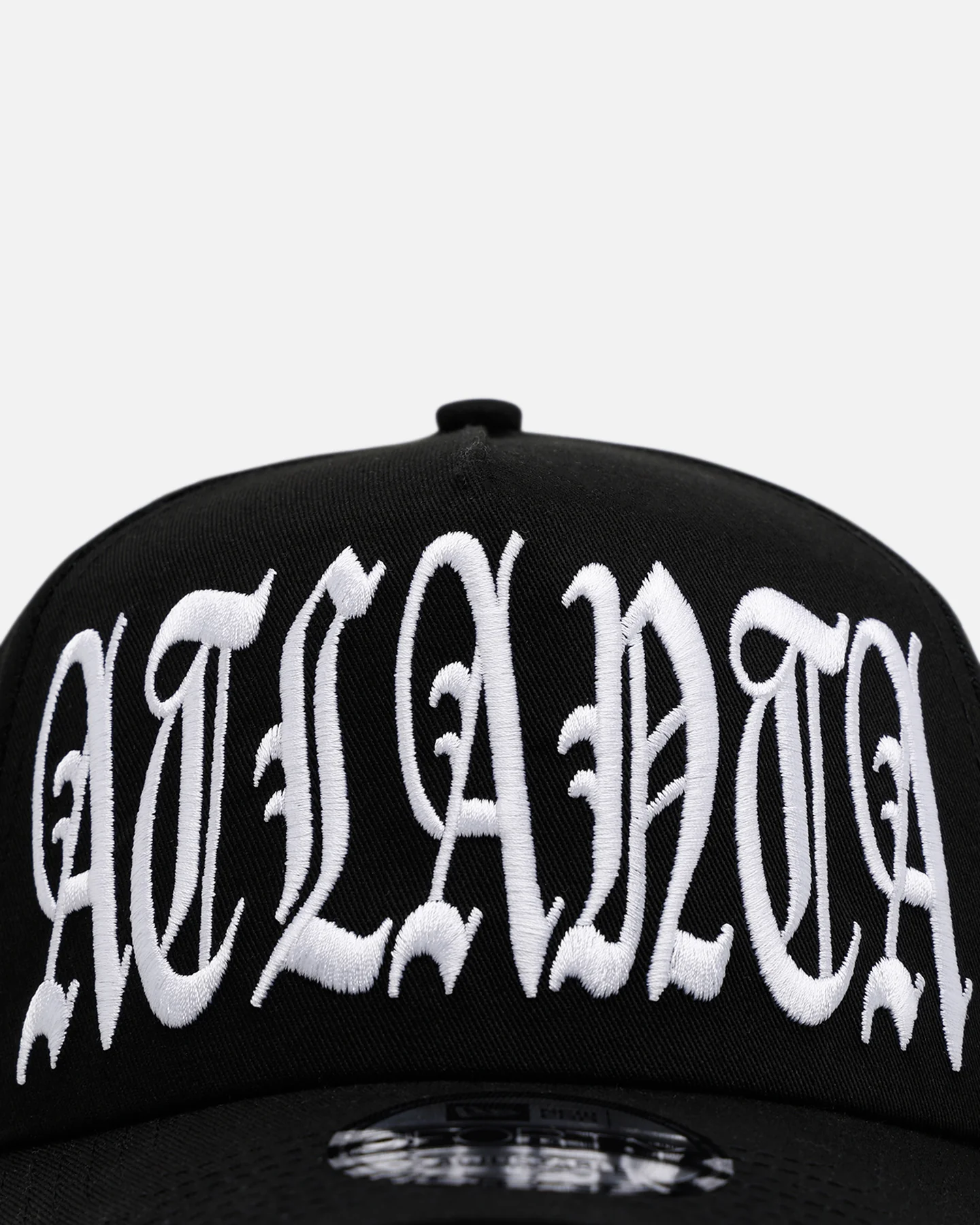 New Era Atlanta Braves 'Oversized Gothic Script Crown' 9FORTY A-Frame Snapback Black/White - Image 5
