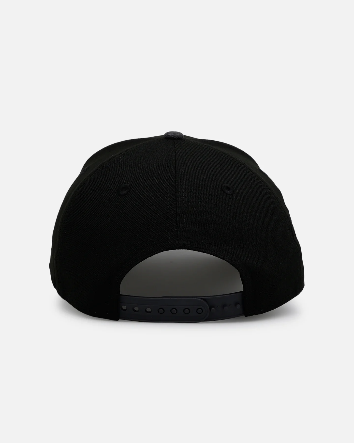 New Era Atlanta Braves 'Stealth' 9FORTY A-Frame Snapback Black/Charcoal - Image 2