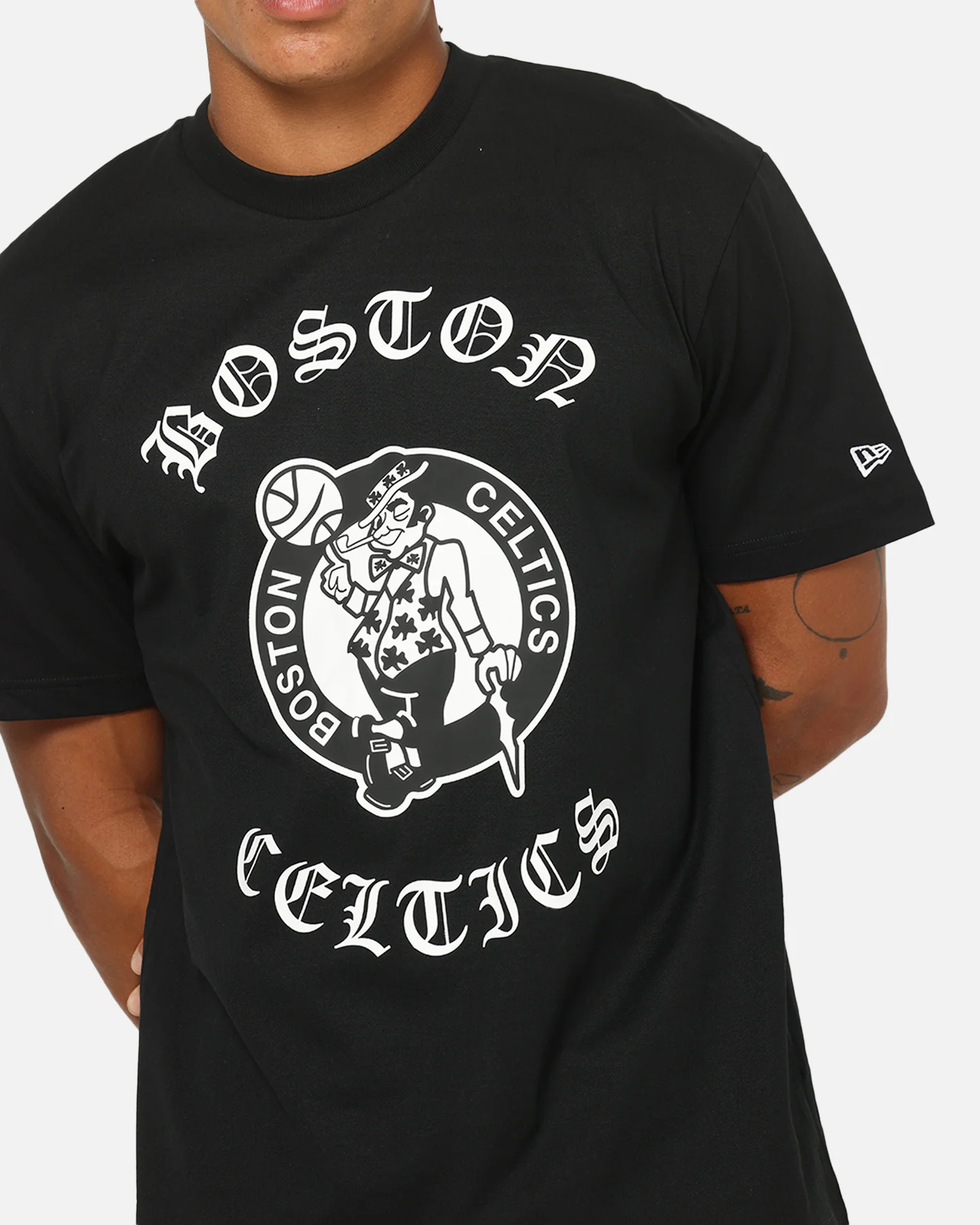 New Era Boston Celtics Gothic Oversized T-Shirt Black - Image 6