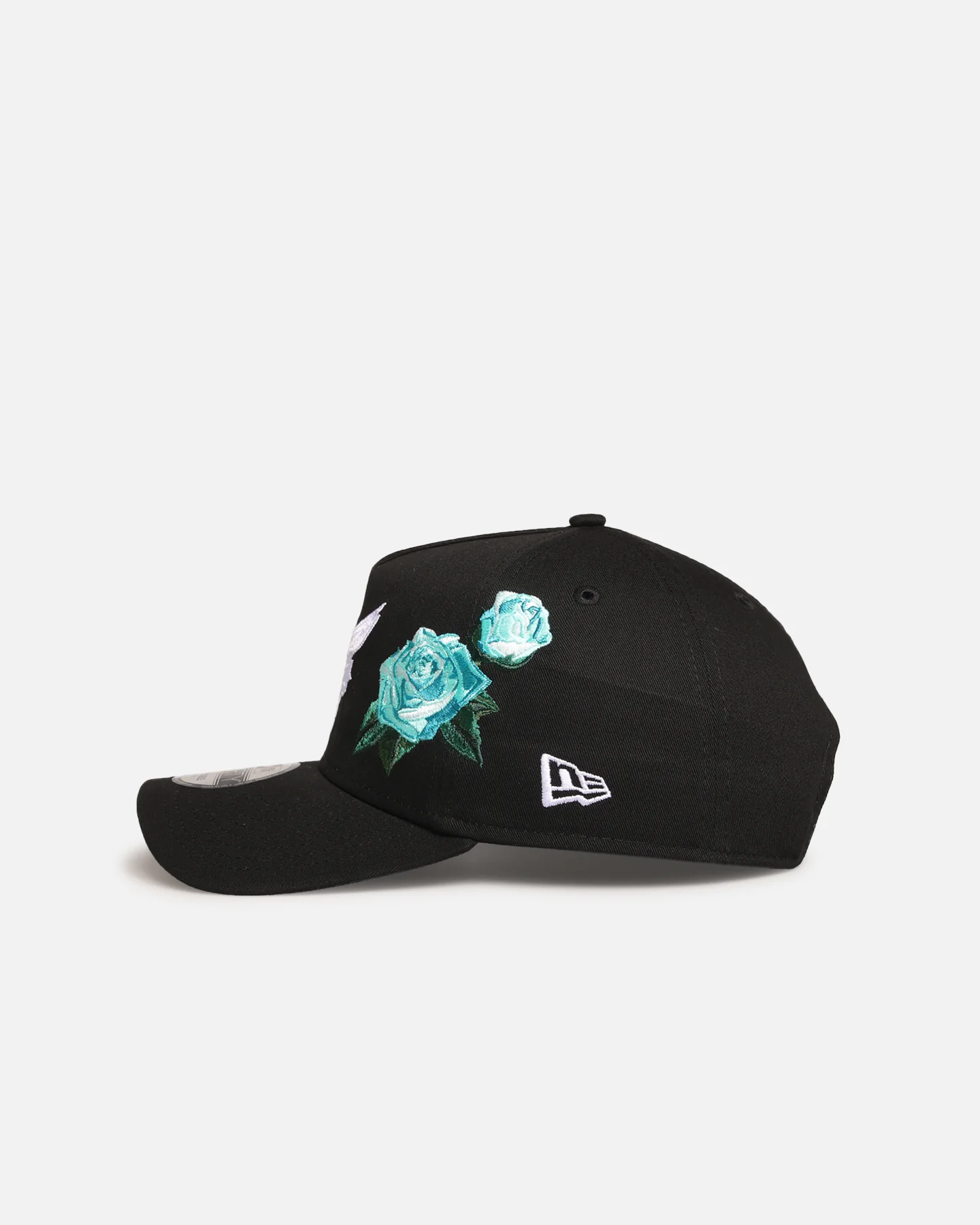 New Era Charlotte Hornets 'Aqua Rose Embroidery' 9FORTY A-Frame Snapback Black/Aqua - Image 4