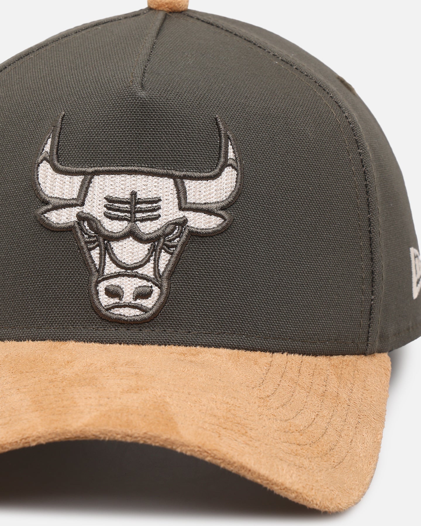 New Era Chicago Bulls 'Moss Canvas Wheat' 9FORTY A-Frame Snapback Moss Canvas/Ivory - Image 2