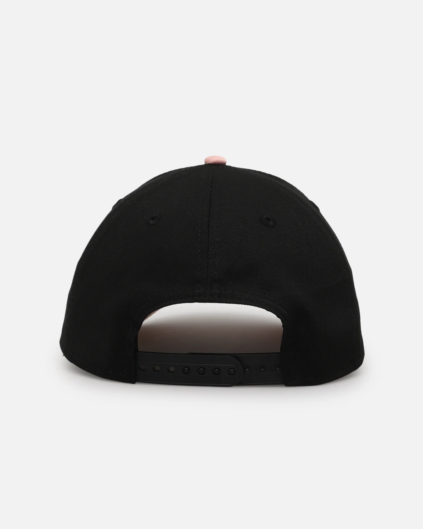 New Era Chicago Bulls 'Pink Satin Hearts 2.0' 9FORTY A-Frame Snapback Black/Pink - Image 2