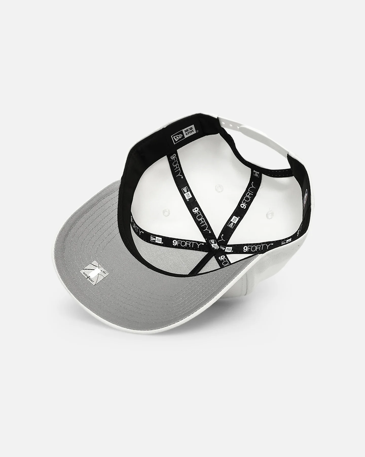 New Era Chicago Bulls 'White/Grey Undervisor' 9FORTY A-Frame Snapback White/White - Image 6