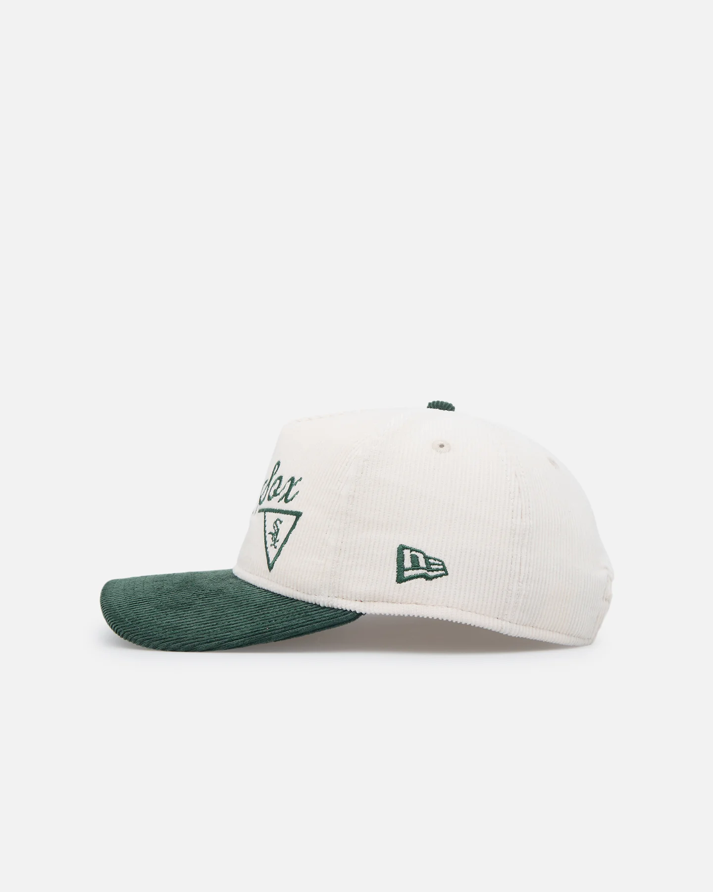 New Era Chicago White Sox 'Heritage Golf' Pre-Curved Golfer Snapback Chrome White - Image 4