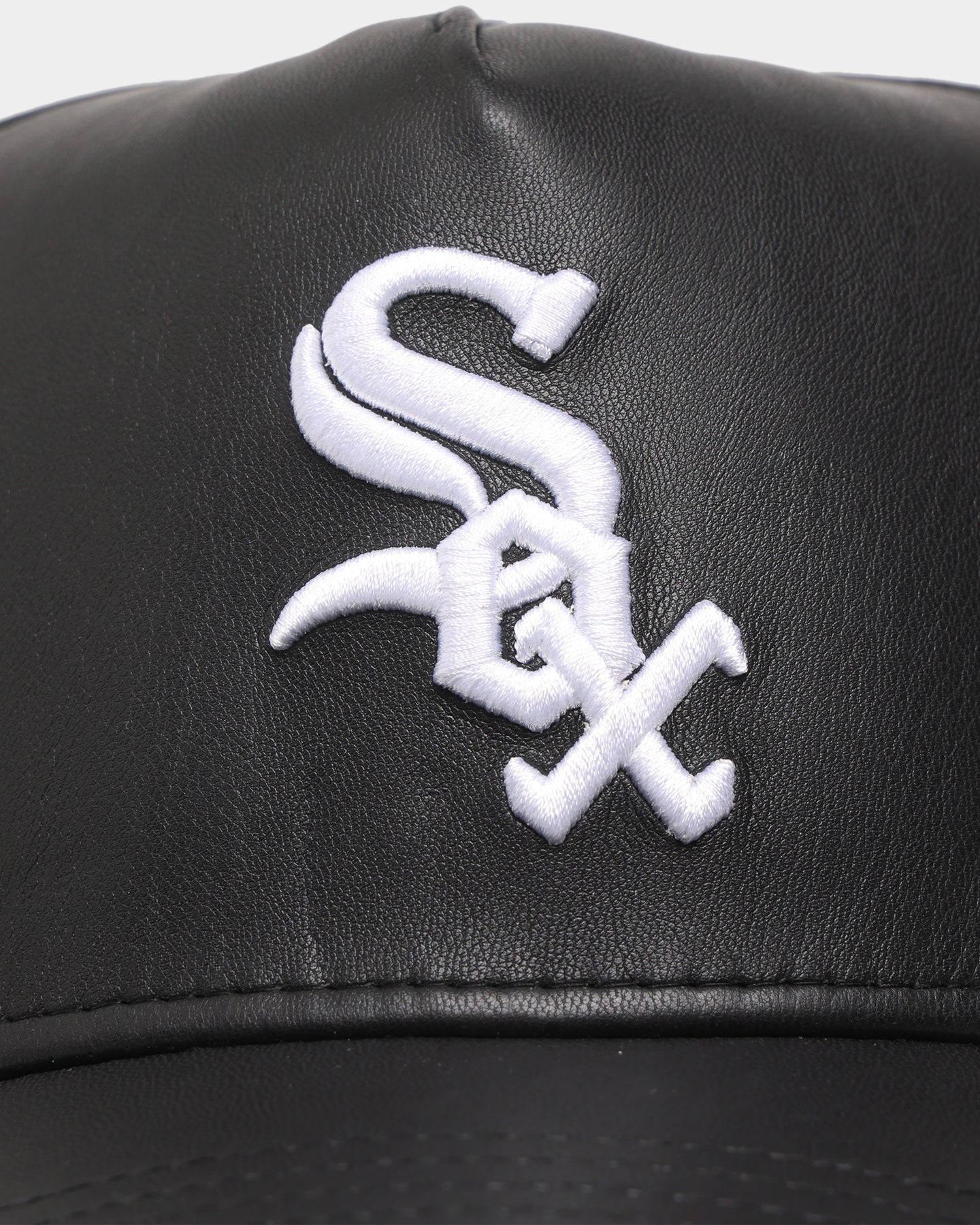 New Era Chicago White Sox 'PU Leather' 9FORTY K-Frame Strapback Black Leather - Image 6