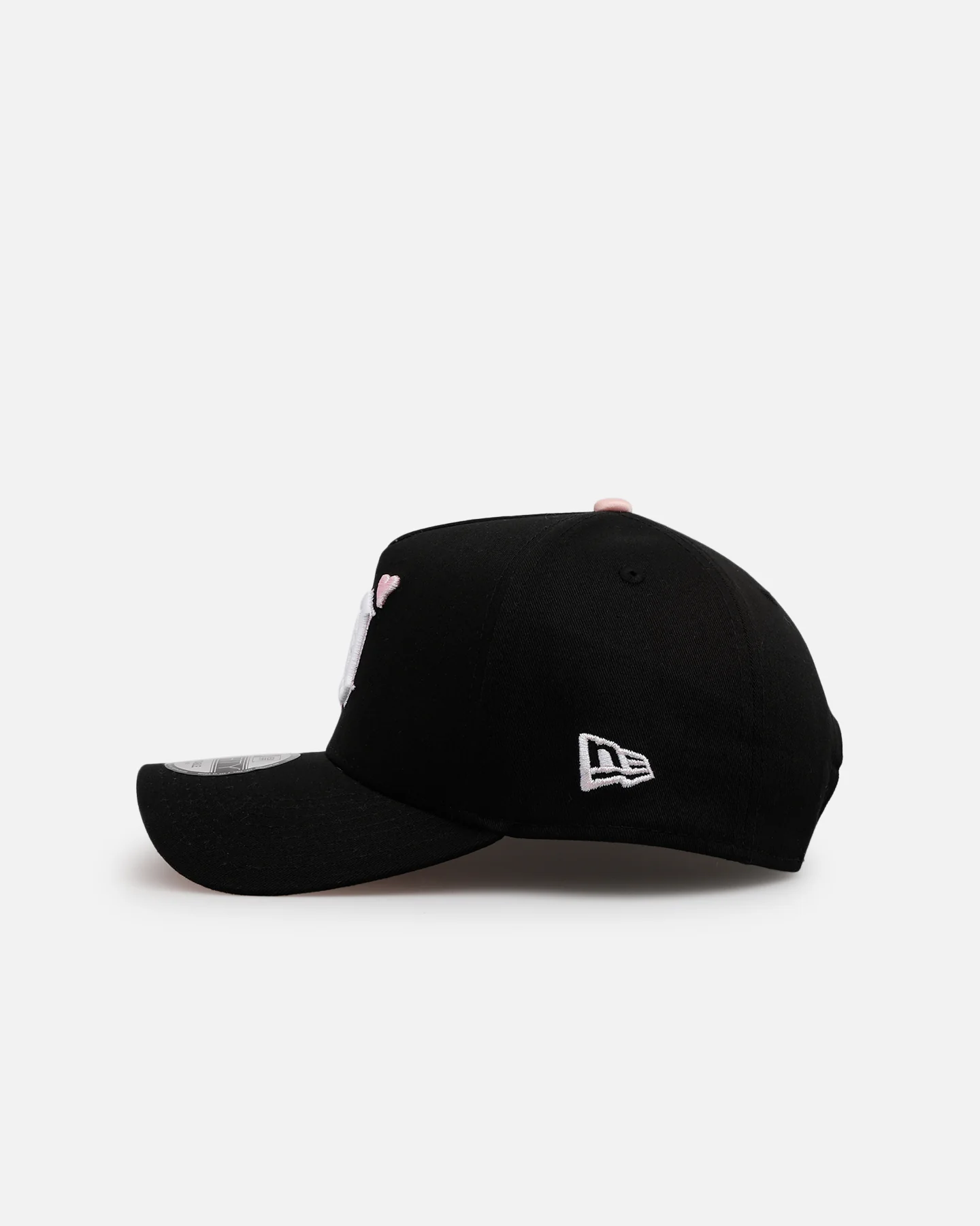 New Era Detroit Tigers 'Pink Satin Hearts 2.0' 9FORTY A-Frame Snapback Black/Pink - Image 4