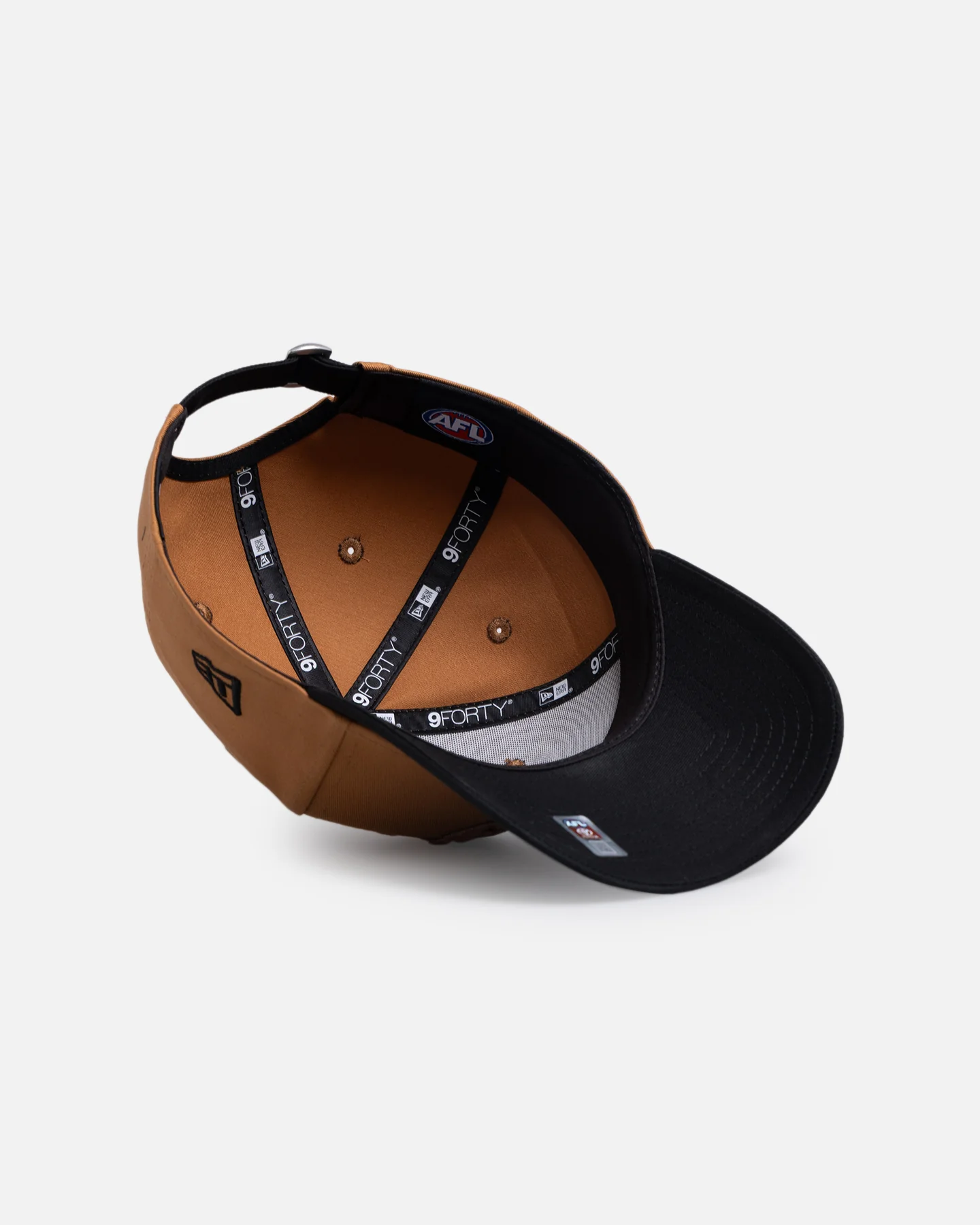 New Era Geelong Cats 'AFL 2026' 9FORTY Strapback Med Beige - Image 6
