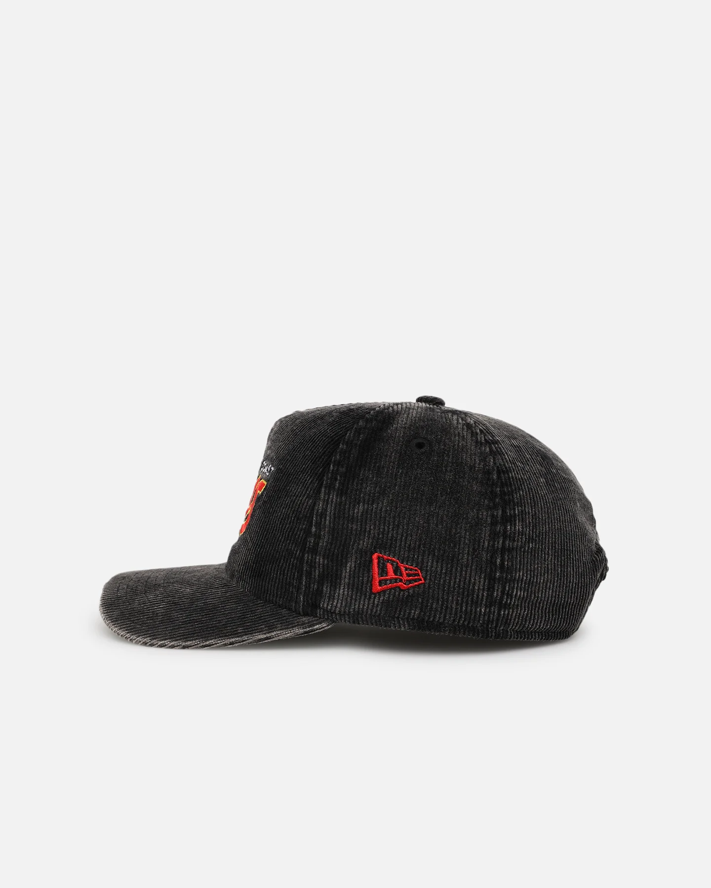 New Era Gold Coast Suns 'Washed Corduroy' Pre-Curved Golfer Snapback Black/Kelly Green - Image 4