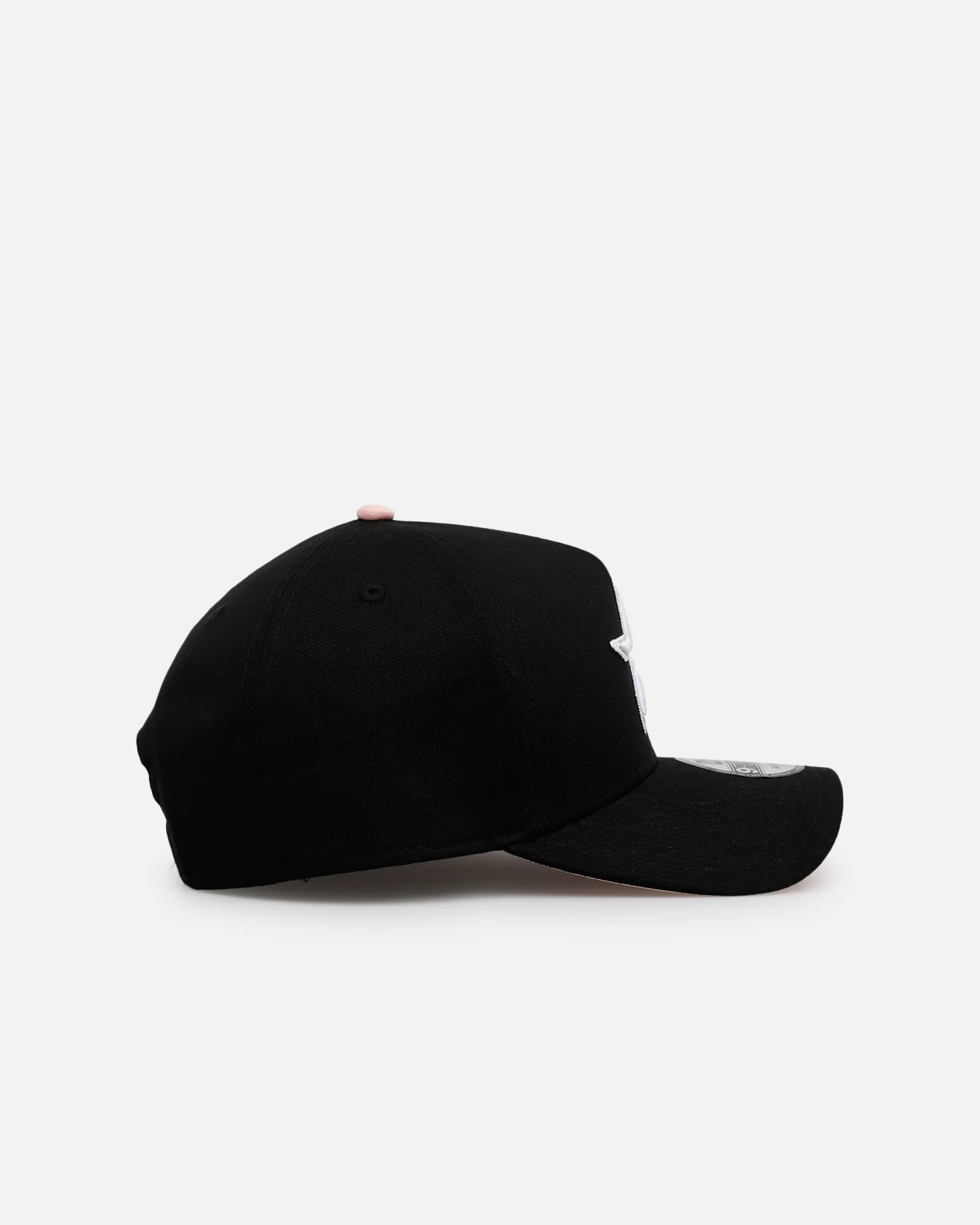 New Era Houston Astros 'Pink Satin Hearts 2.0' 9FORTY A-Frame Snapback Black/Pink - Image 3