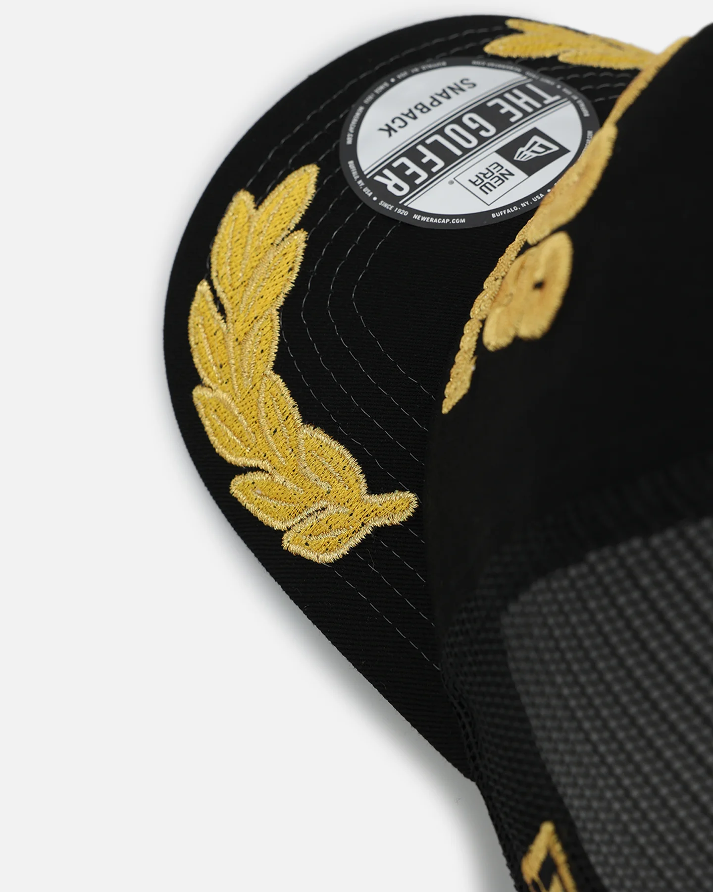 New Era Houston Astros 'Podium Pack' Pre-Curved Golfer Trucker Snapback Black/Metallic Gold - Image 2