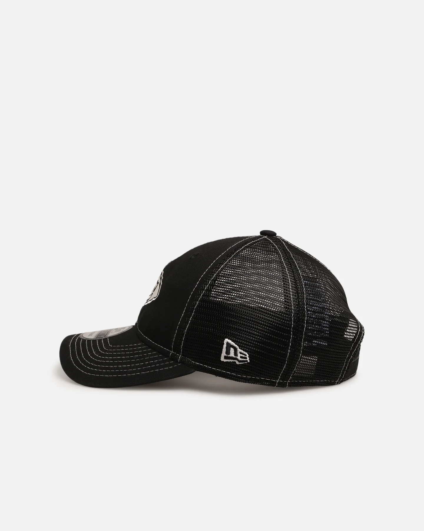 New Era Kansas City Chiefs 'Contrast Chrome' 9TWENTY Casual Trucker Strapback Black - Image 4