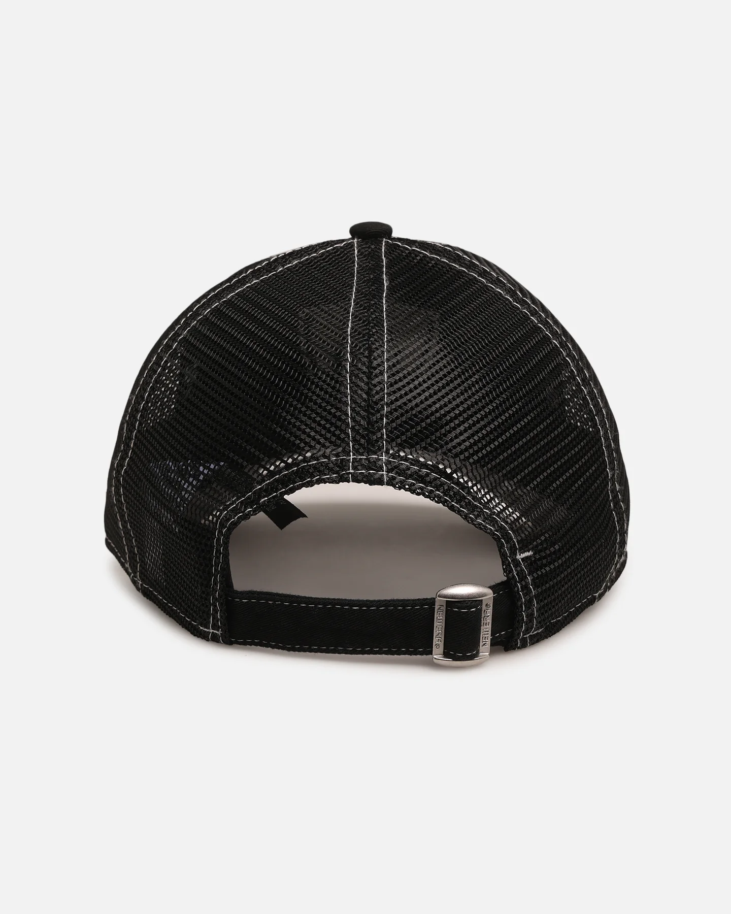 New Era Las Vegas Raiders 'Contrast Chrome' 9TWENTY Casual Trucker Strapback Black - Image 2