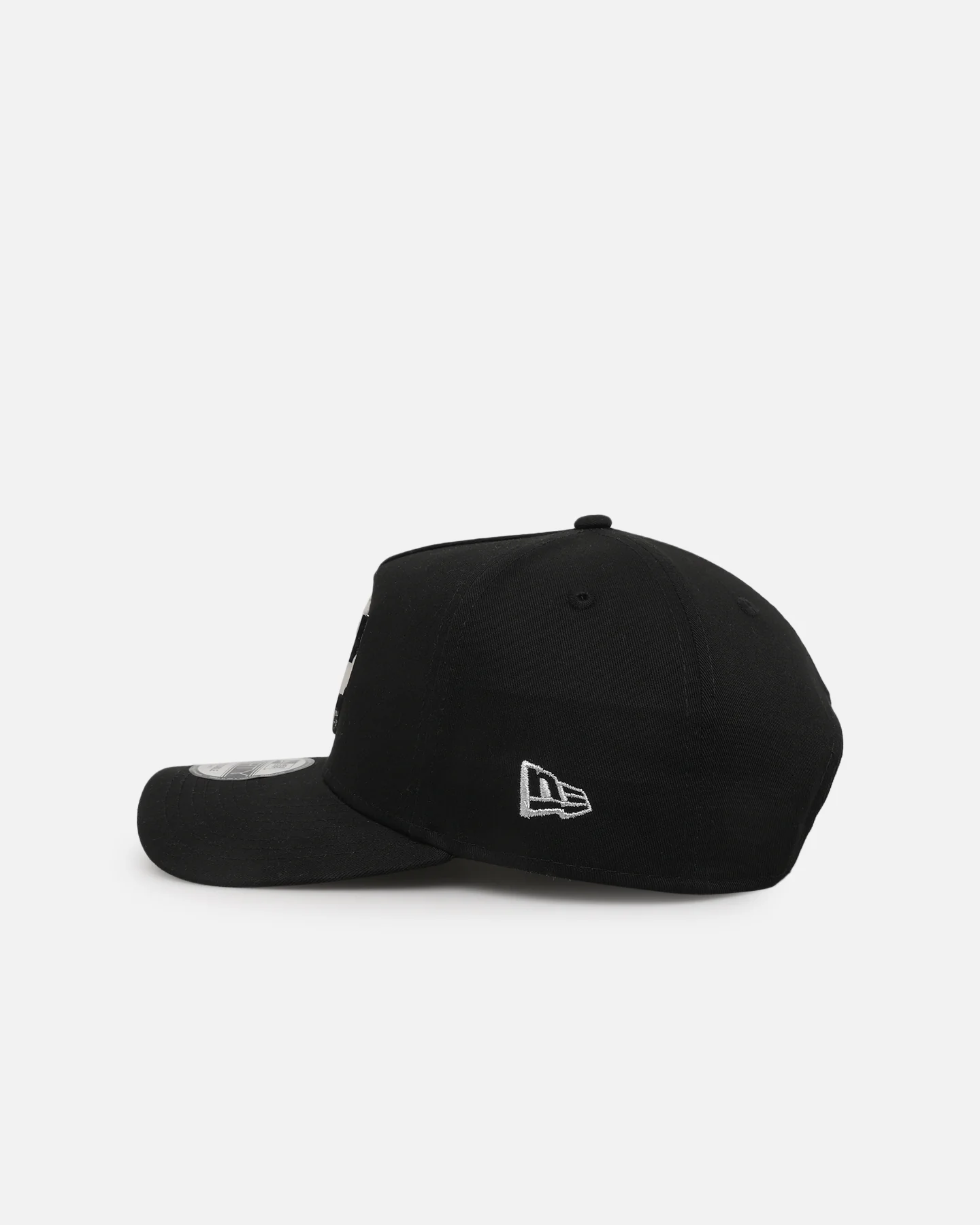 New Era Las Vegas Raiders 'Gold Medal Badge' 9FORTY A-Frame Snapback Black/White/Green - Image 4