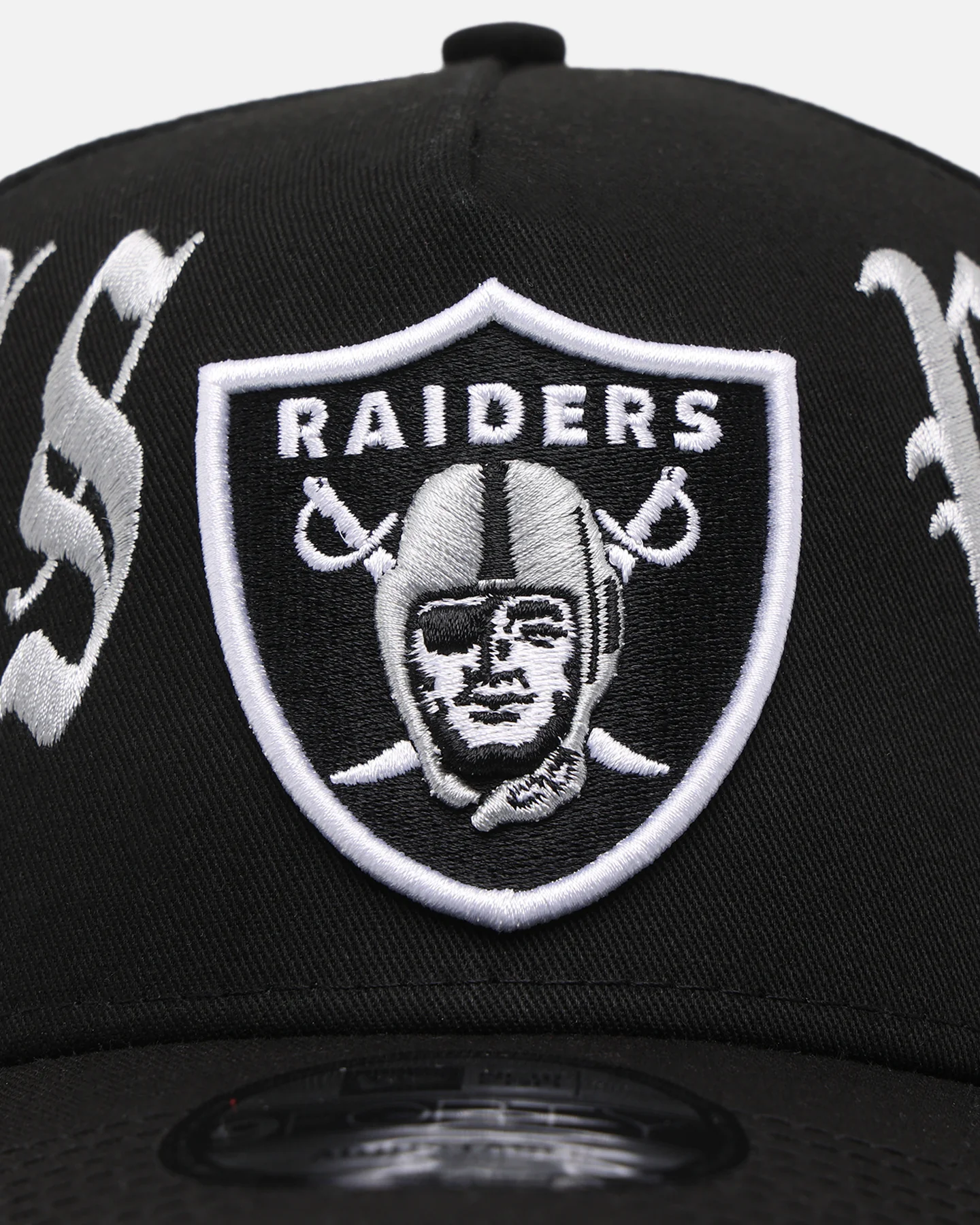 New Era Las Vegas Raiders 'Gothic Script' 9FORTY A-Frame Snapback Black/Grey - Image 5