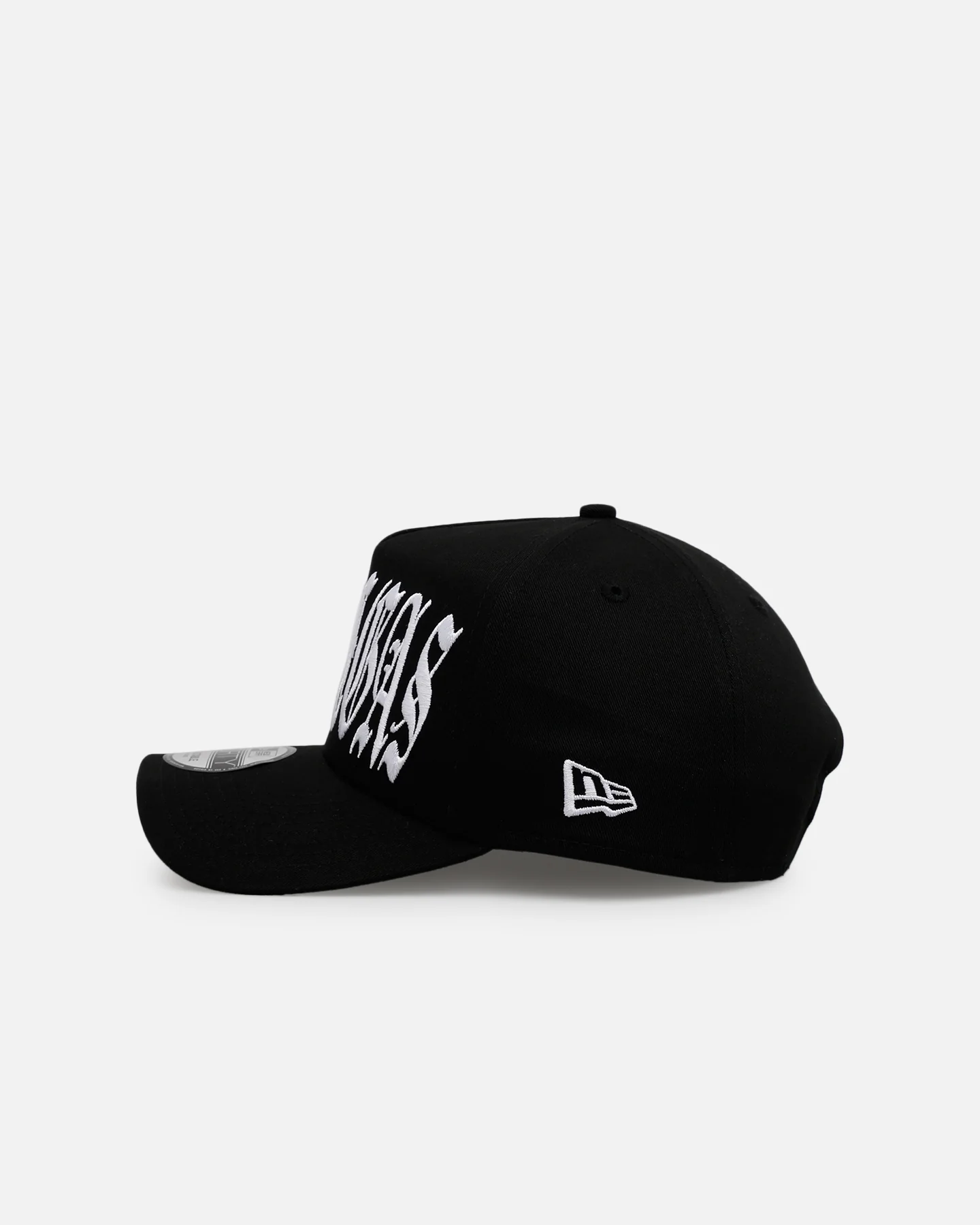 New Era Las Vegas Raiders 'Oversized Gothic Script Crown' 9FORTY A-Frame Snapback Black/White - Image 4