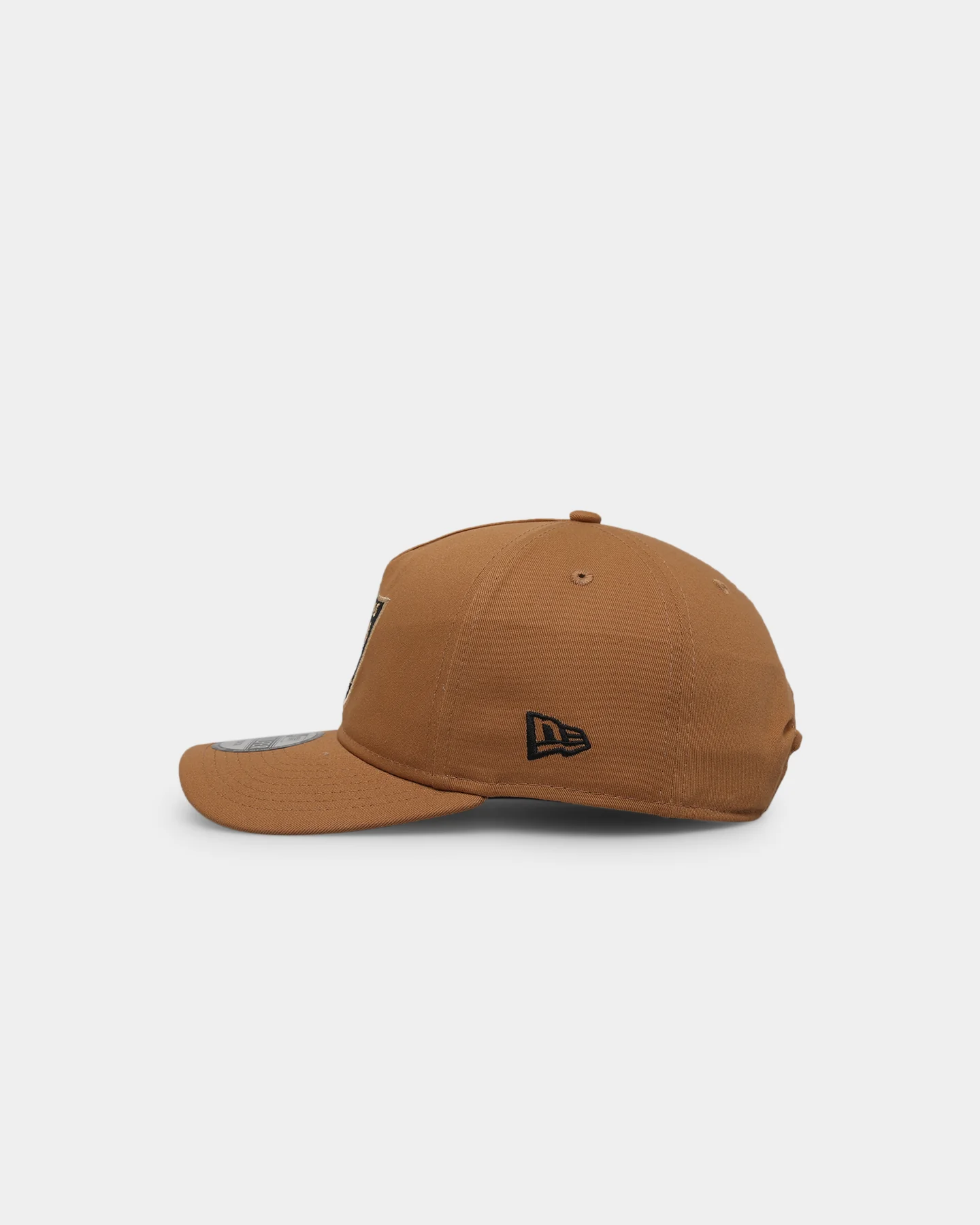 New Era Las Vegas Raiders Pinch Crown Golfer Wheat/Black - Image 4