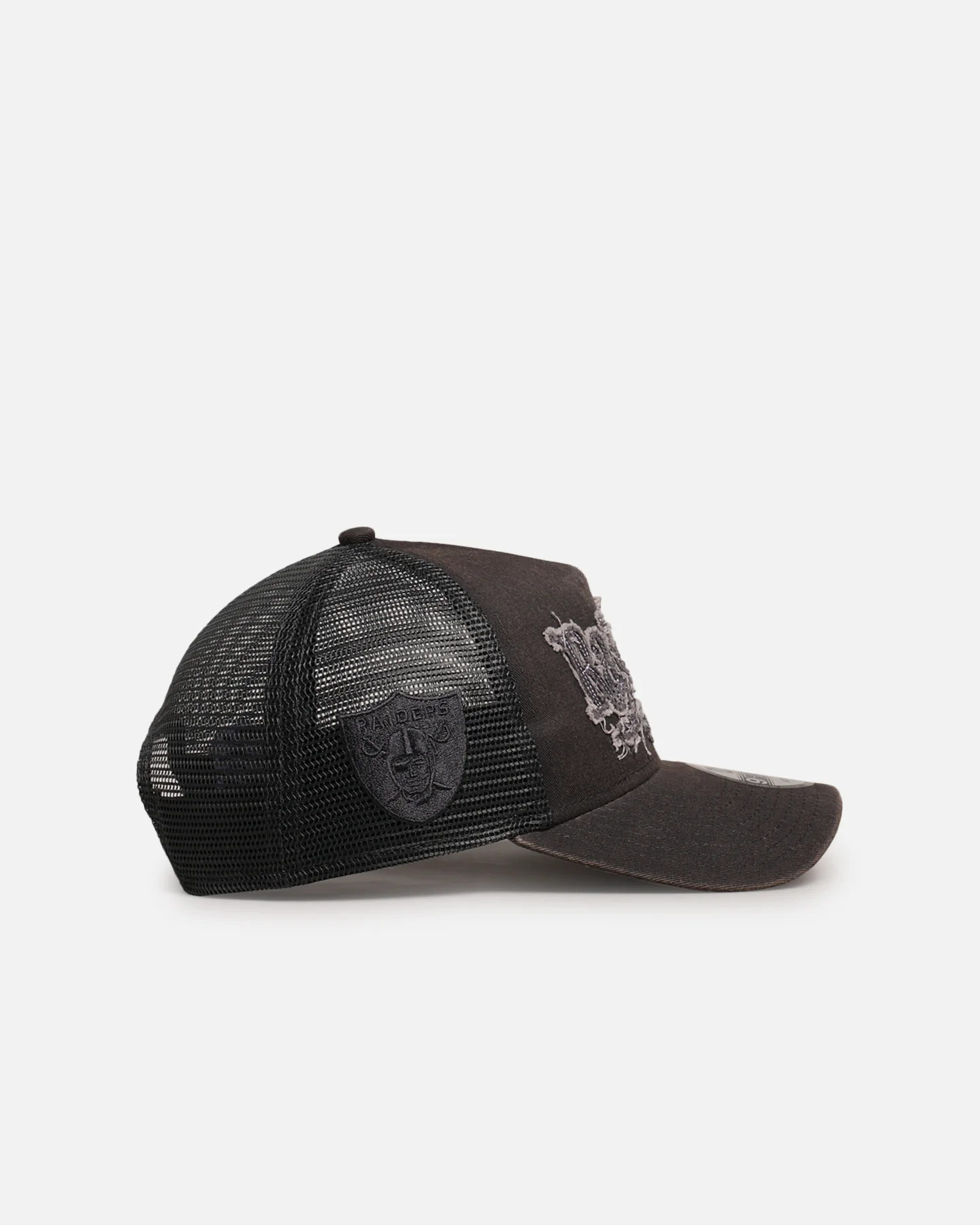 New Era Las Vegas Raiders 'Washed Fray' 9FORTY A-Frame Trucker Snapback Washed Grey - Image 3