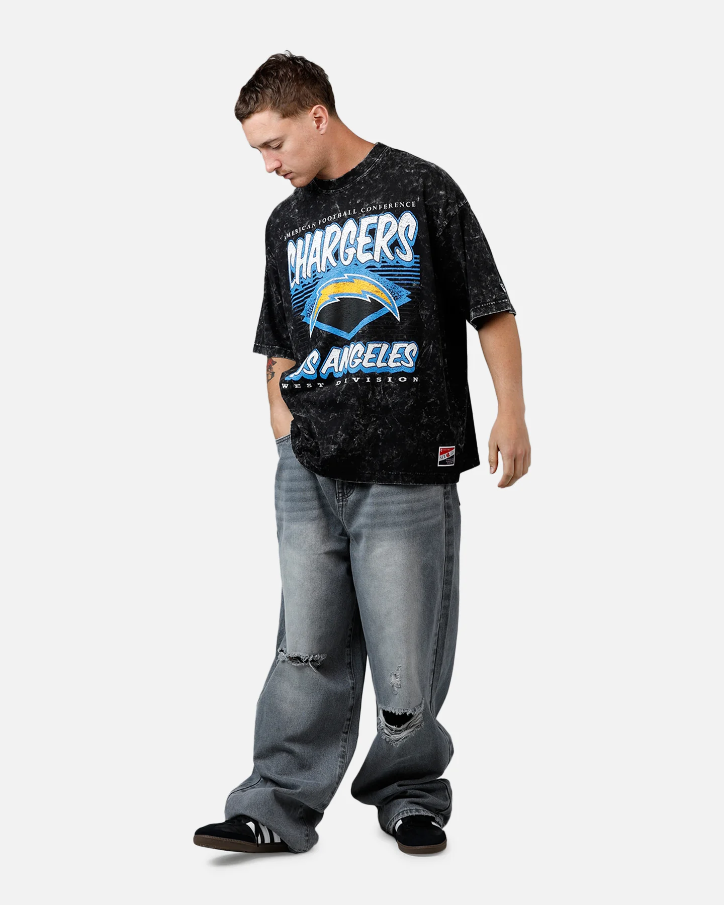 New Era Los Angeles Chargers Boxy Essentials T-Shirt Washed Black - Image 3