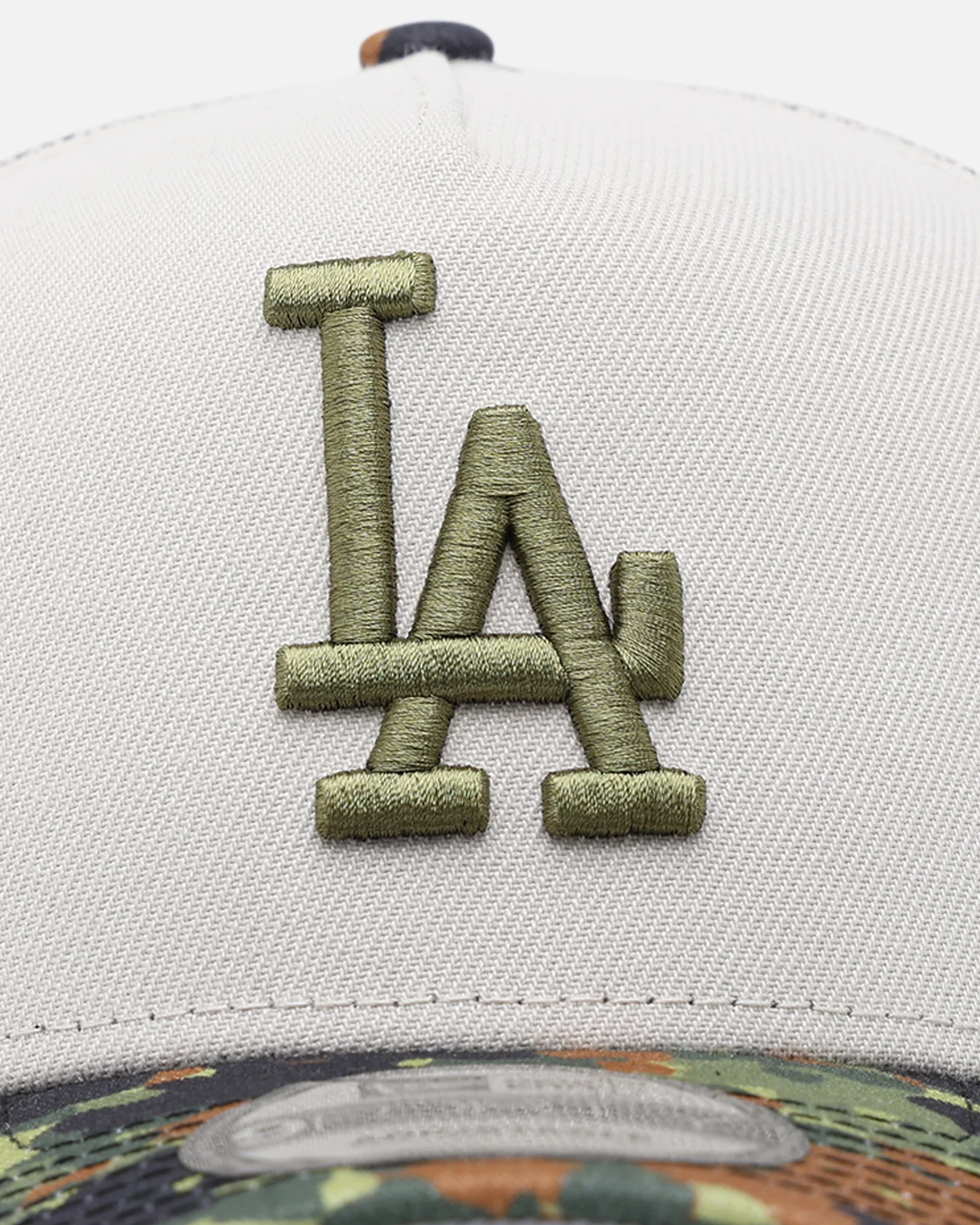 New Era Los Angeles Dodgers "Camo Visor" 9FORTY A-Frame Trucker Snapback Stone/Olive - Image 5