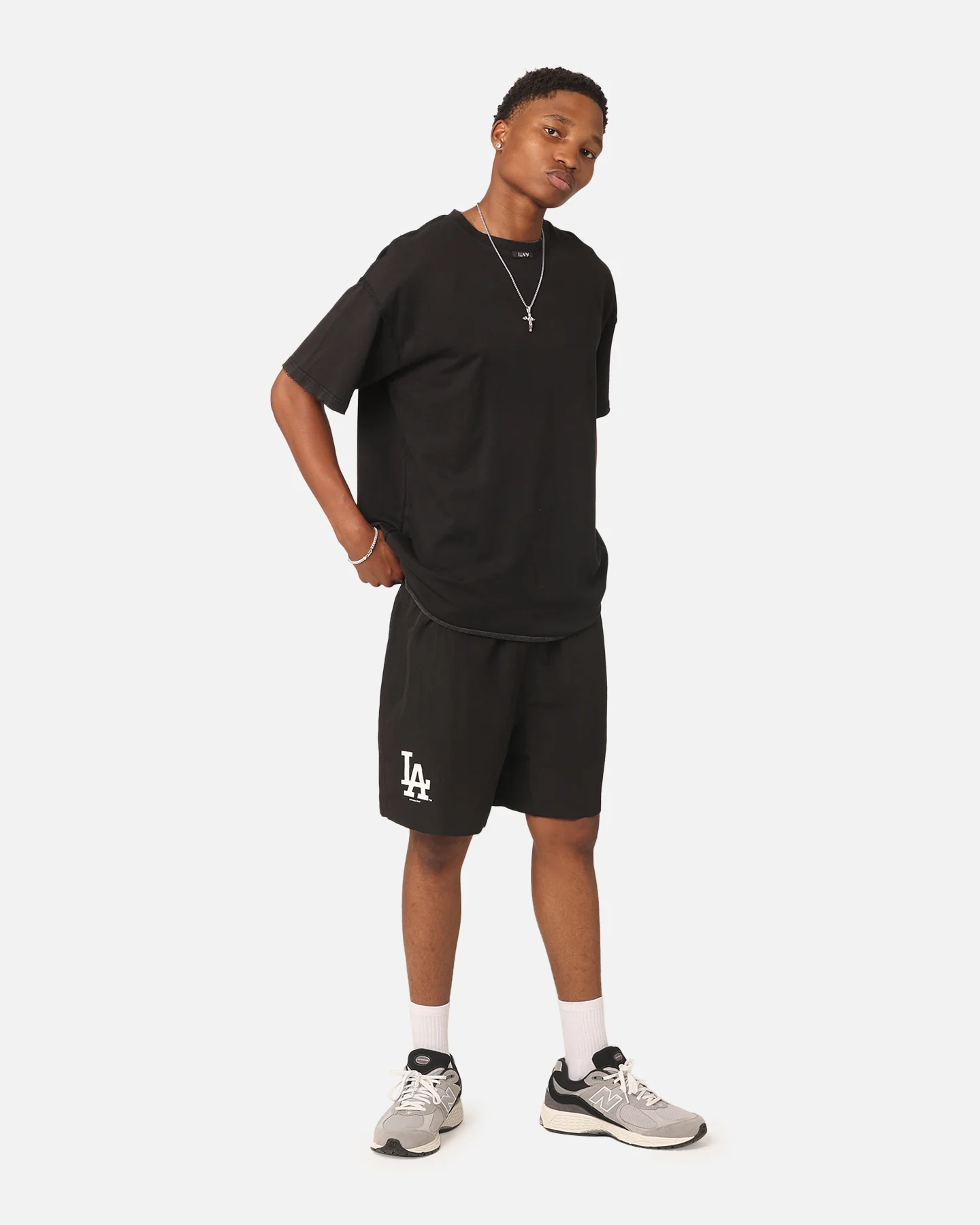 New Era Los Angeles Dodgers Woven Shorts Black - Image 2