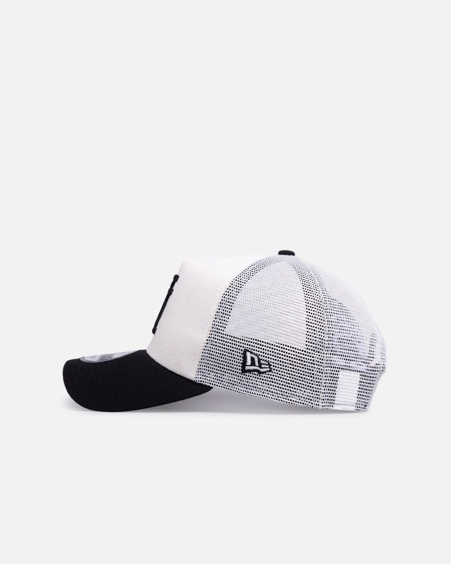 New Era Los Angeles Dodgers 'Upside Down Logo' 9FORTY A-Frame Trucker Snapback White/Black - Image 4