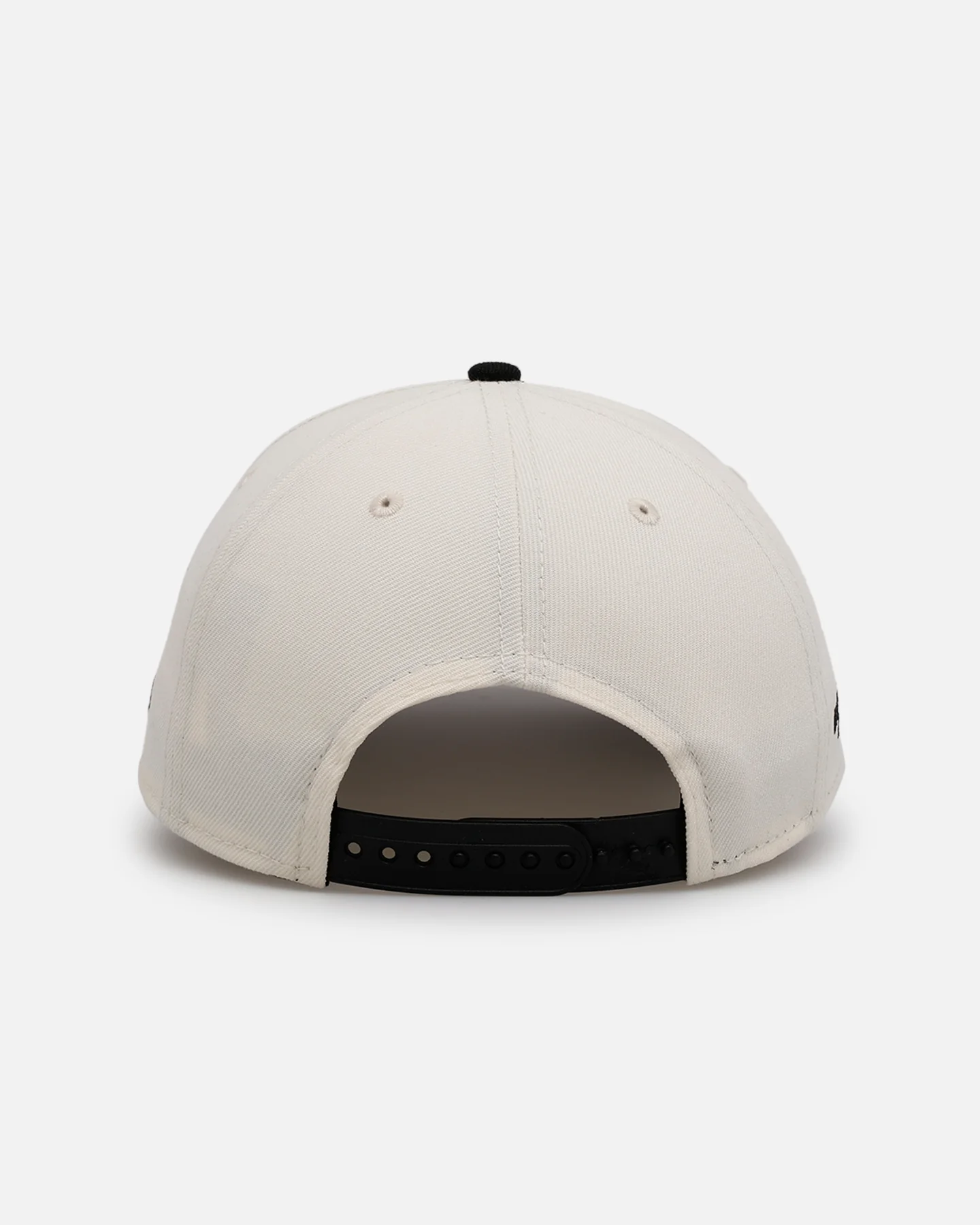 New Era Los Angeles Lakers 'Chrome Black Upside Down Logo' 9FORTY A-Frame Snapback Chrome/Black - Image 2