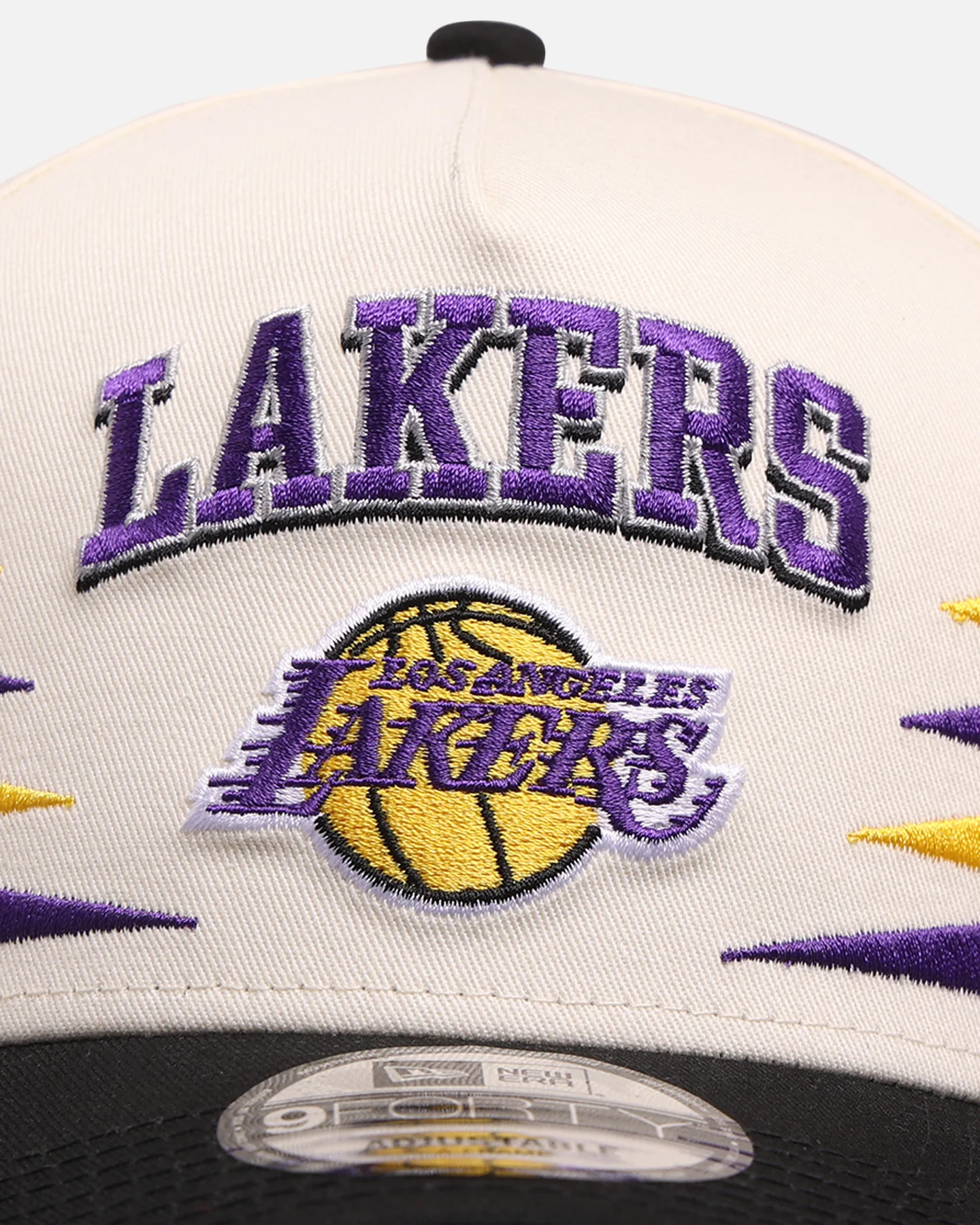 New Era Los Angeles Lakers 'Regency Crown' 9FORTY A-Frame Snapback Chrome White/Black - Image 5