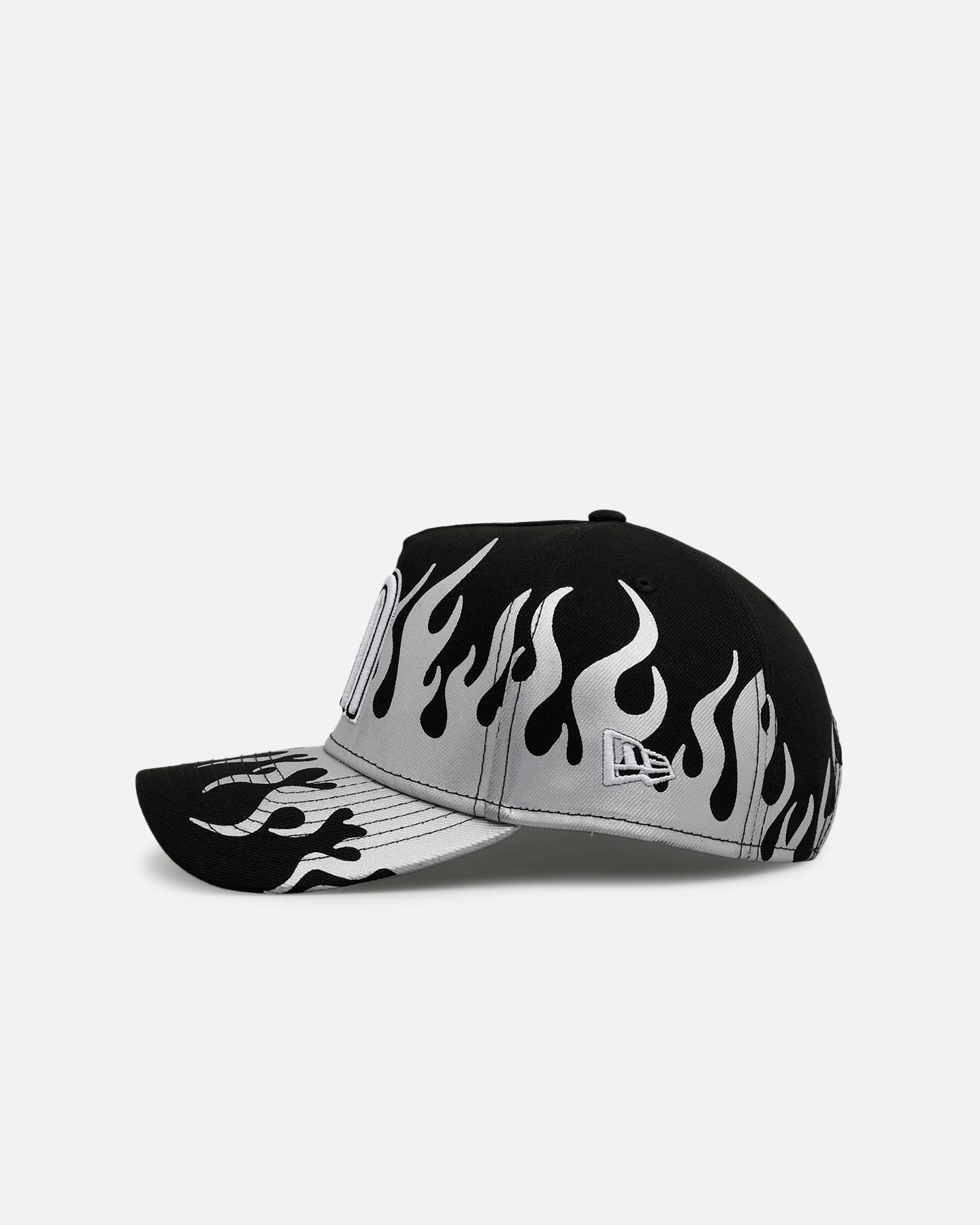 New Era Mexico National Baseball Team 'Metallic Flames' 9FORTY A-Frame Snapback Black/Silver - Image 4