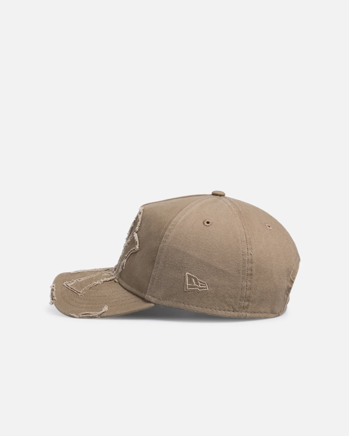 New Era New York Yankees 'Applique Distressed' 9FORTY A-Frame Snapback Beige/Khaki - Image 4