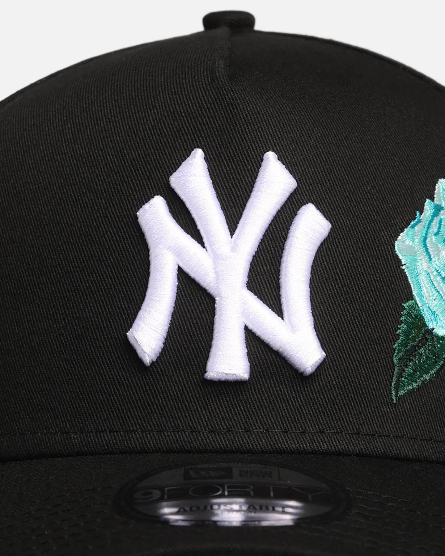 New Era New York Yankees 'Aqua Rose Embroidery' 9FORTY A-Frame Snapback Black/Aqua - Image 5