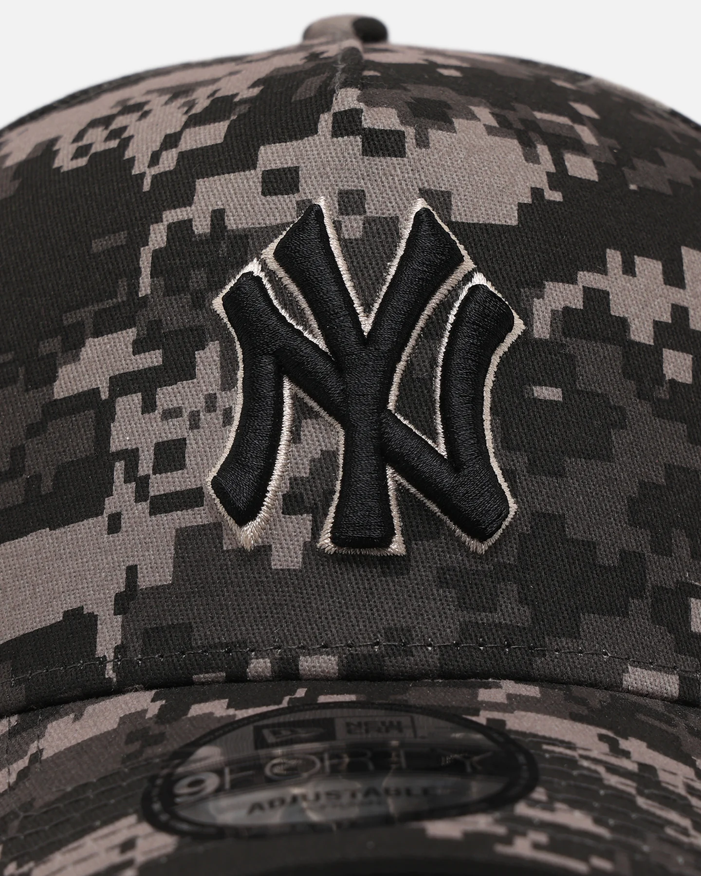 New Era New York Yankees 'Black Digi Camo' 9FORTY A-Frame Snapback Black/Grey - Image 5