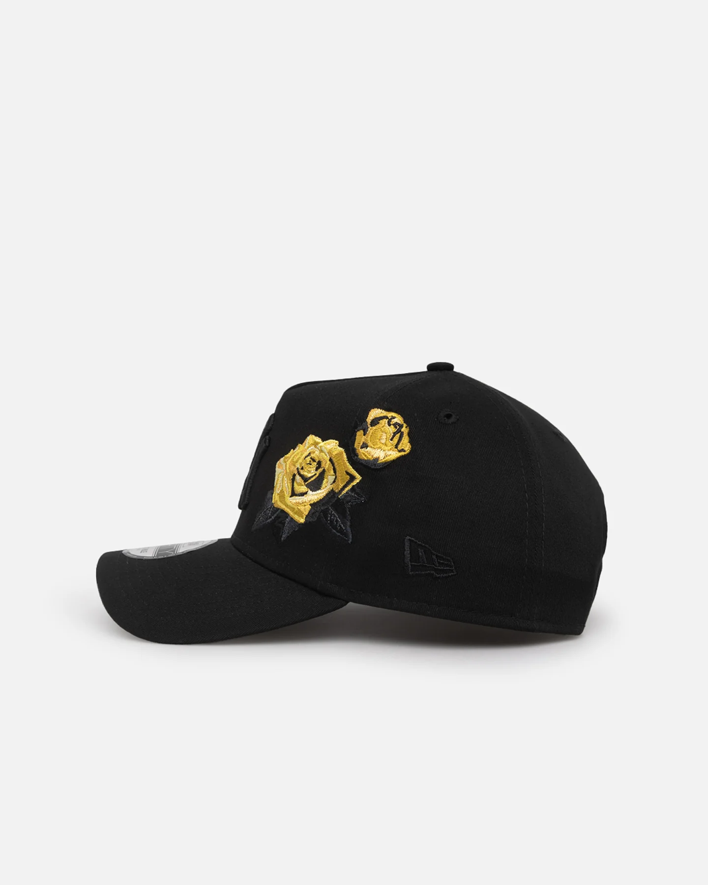 New Era New York Yankees 'Gold Rose Embroidery' 9FORTY A-Frame Snapback Black/Gold - Image 4