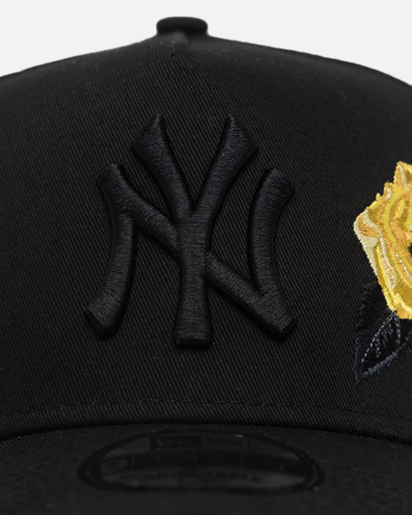 New Era New York Yankees 'Gold Rose Embroidery' 9FORTY A-Frame Snapback Black/Gold - Image 5