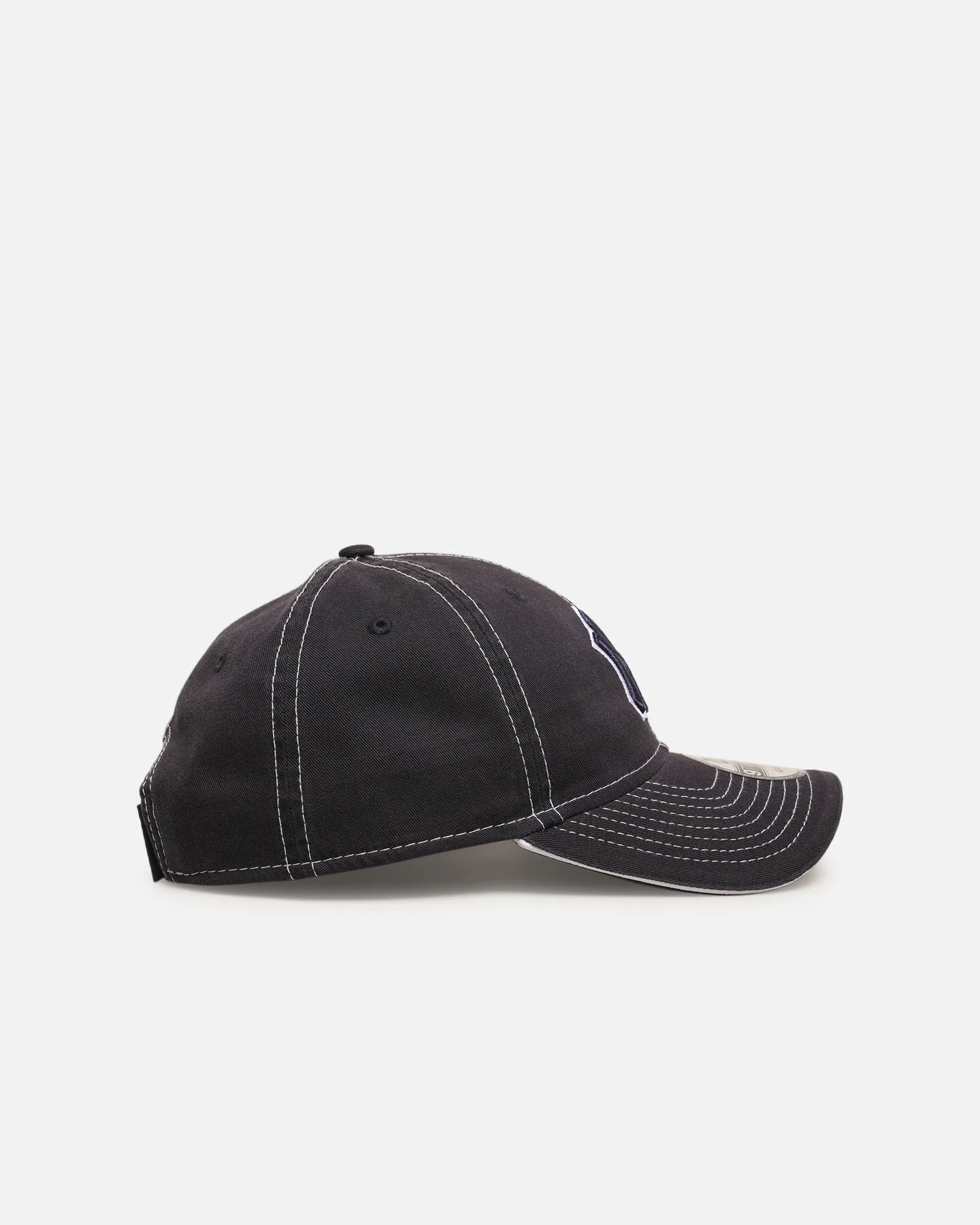 New Era New York Yankees 'Contrast Stitch' 9TWENTY Strapback Official Team Colour - Image 3
