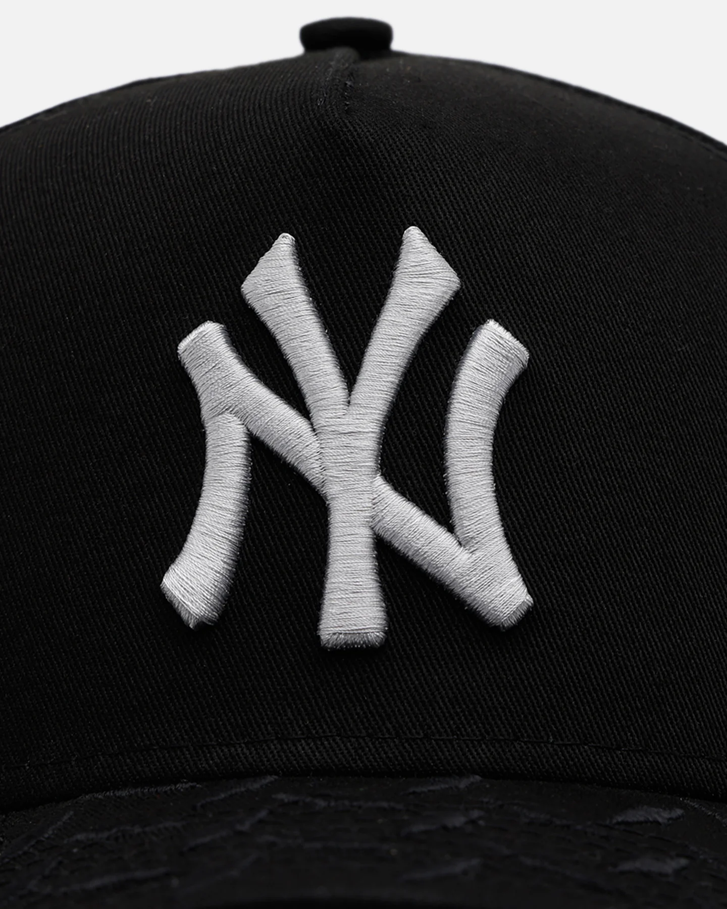 New Era New York Yankees 'Dark Steel' 9FORTY A-Frame Snapback Black/Grey - Image 6