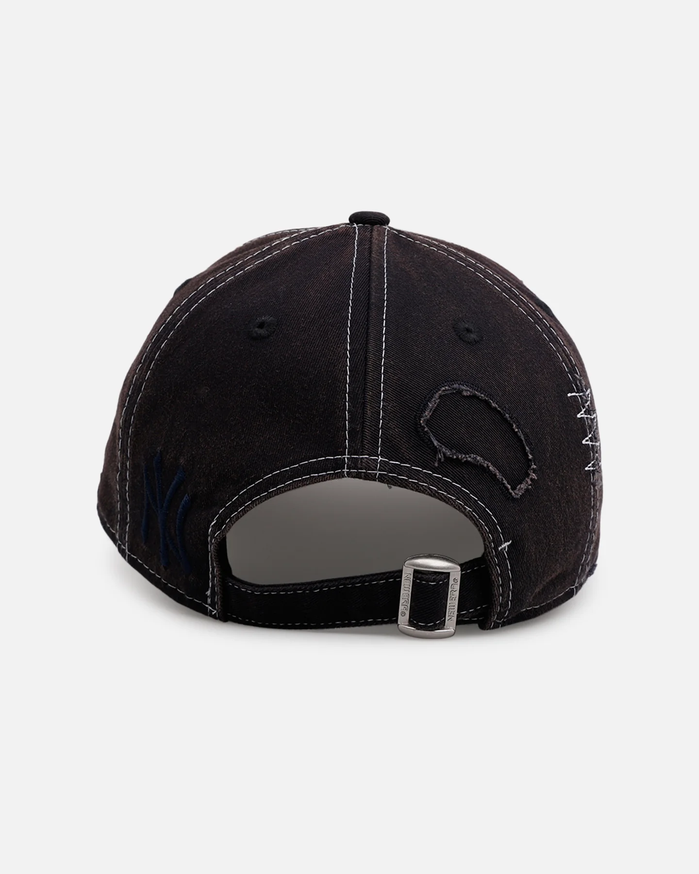 New Era New York Yankees 'Distressed And Worn' 9FORTY A-Frame Casual Strapback Navy - Image 2