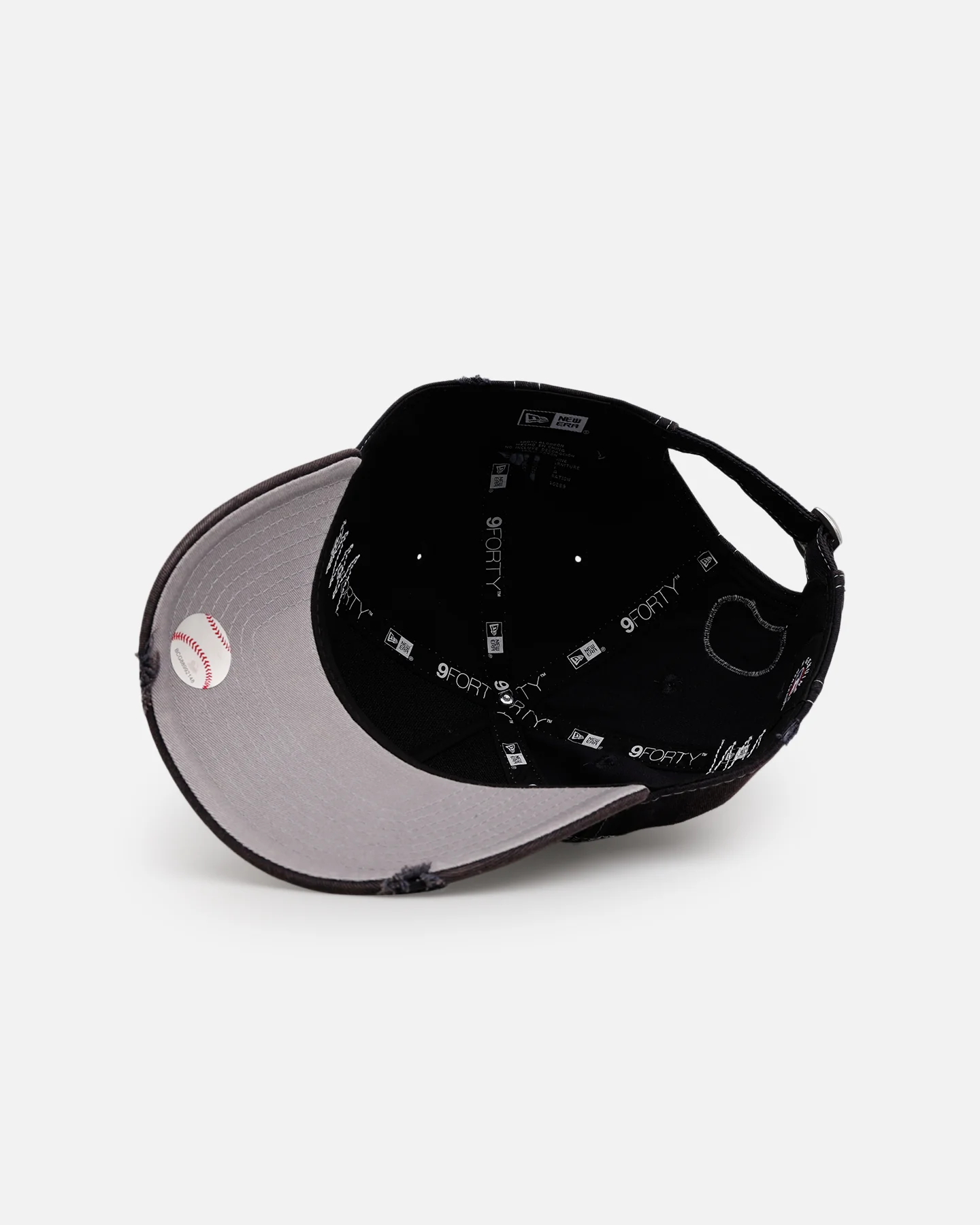 New Era New York Yankees 'Distressed And Worn' 9FORTY A-Frame Casual Strapback Navy - Image 6