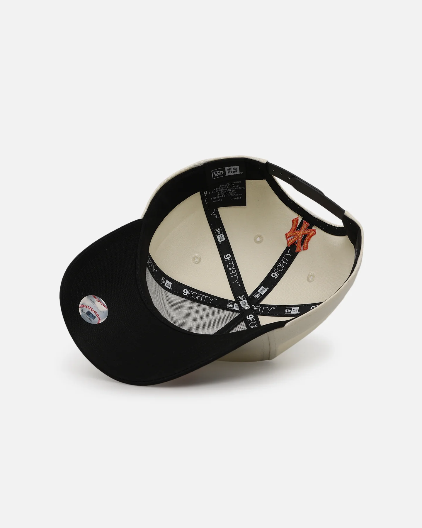 New Era New York Yankees 'Flame' 9FORTY A-Frame Snapback Chrome White/Black - Image 6