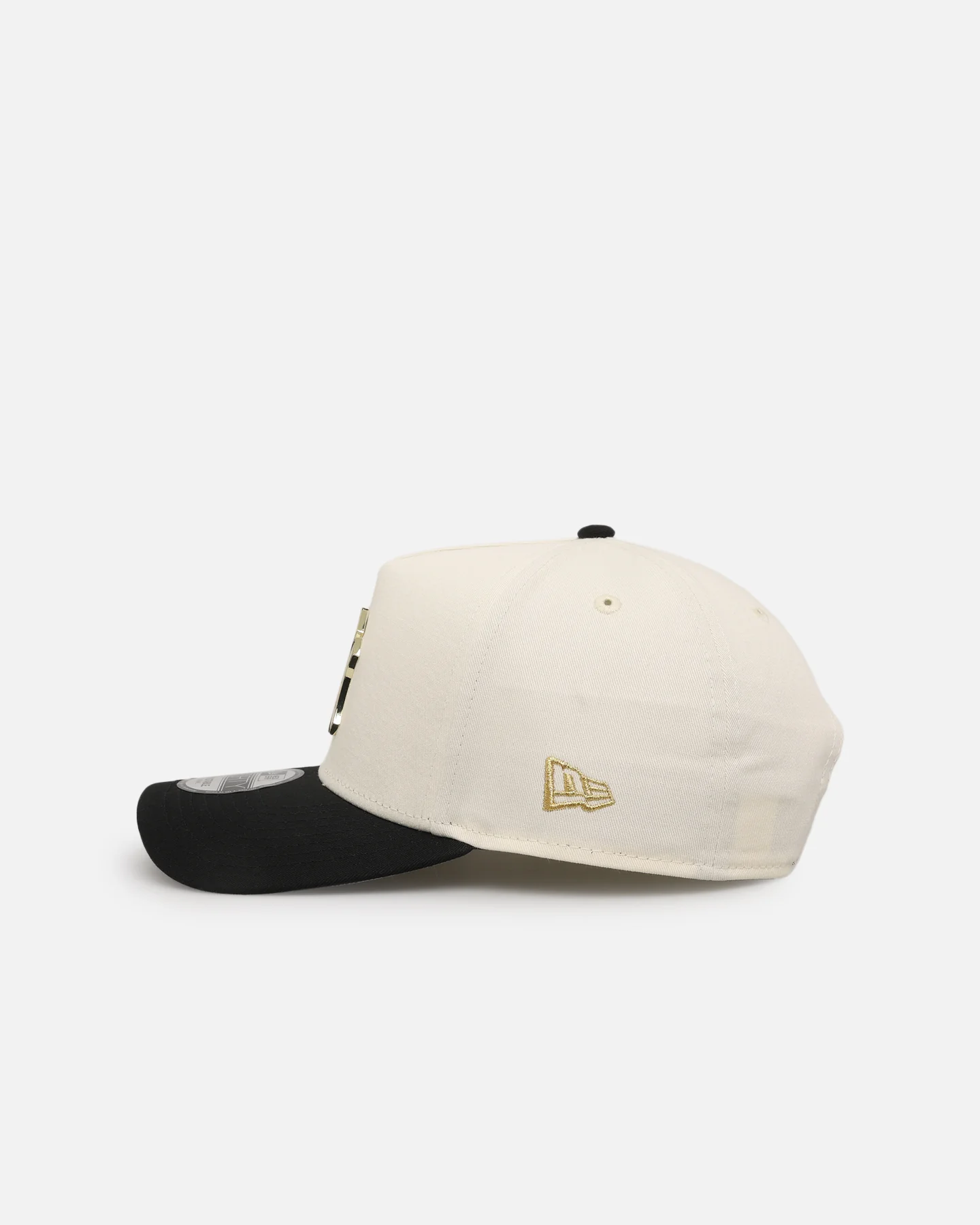 New Era New York Yankees 'Gold Medal Badge' 9FORTY A-Frame Snapback White/Black/Green - Image 4