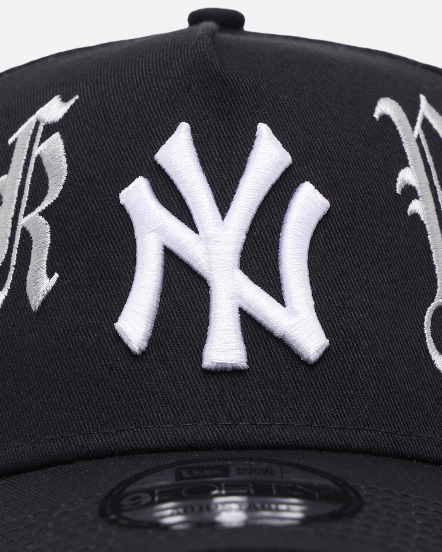 New Era New York Yankees 'Gothic Script' 9FORTY A-Frame Snapback Navy/Grey - Image 5