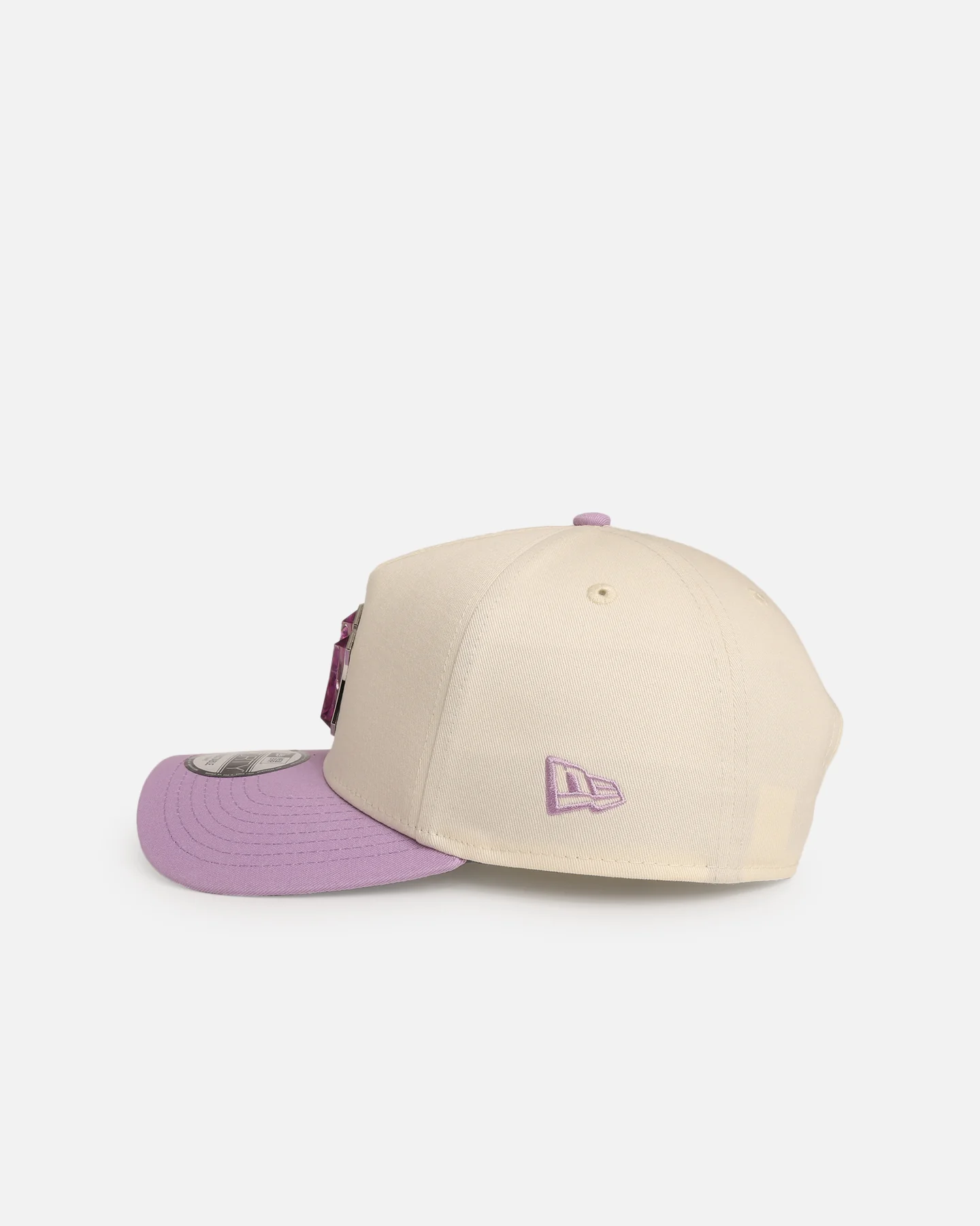 New Era New York Yankees 'Jelly Crystals Collection' 9FORTY A-Frame Snapback Chrome White/Purple - Image 4