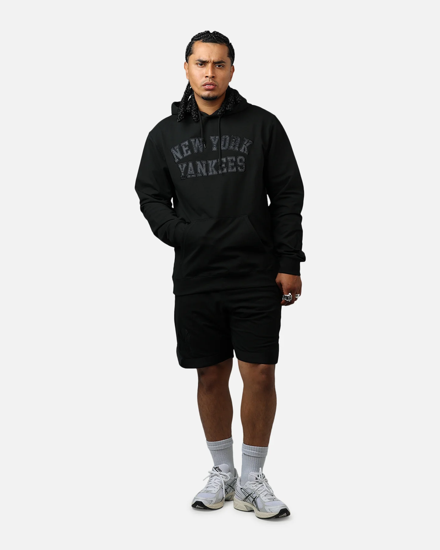 New Era New York Yankees Logo Select Shorts Black/Black - Image 2