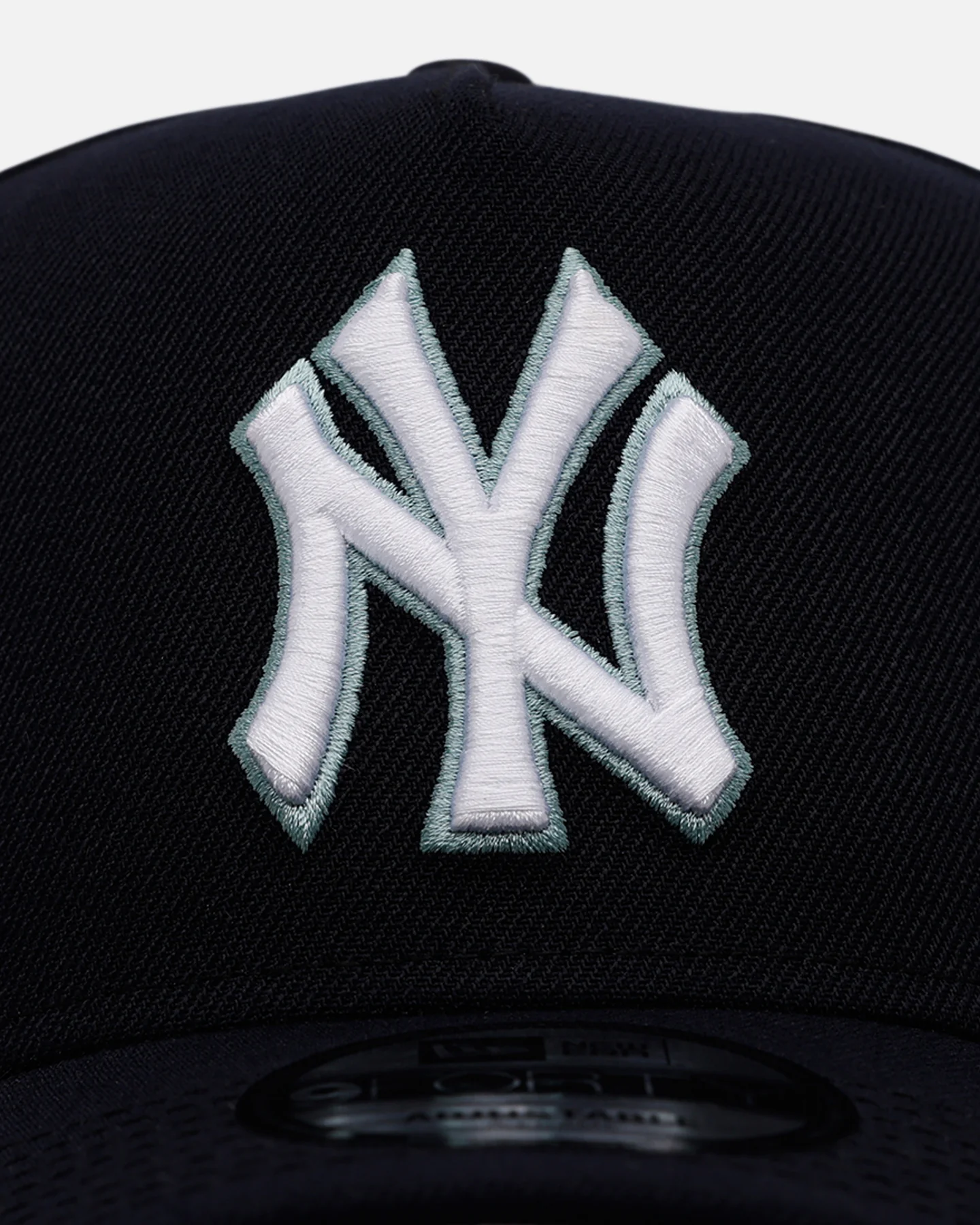 New Era New York Yankees 'Midnight Navy' 9FORTY A-Frame Snapback Midnight Navy - Image 5