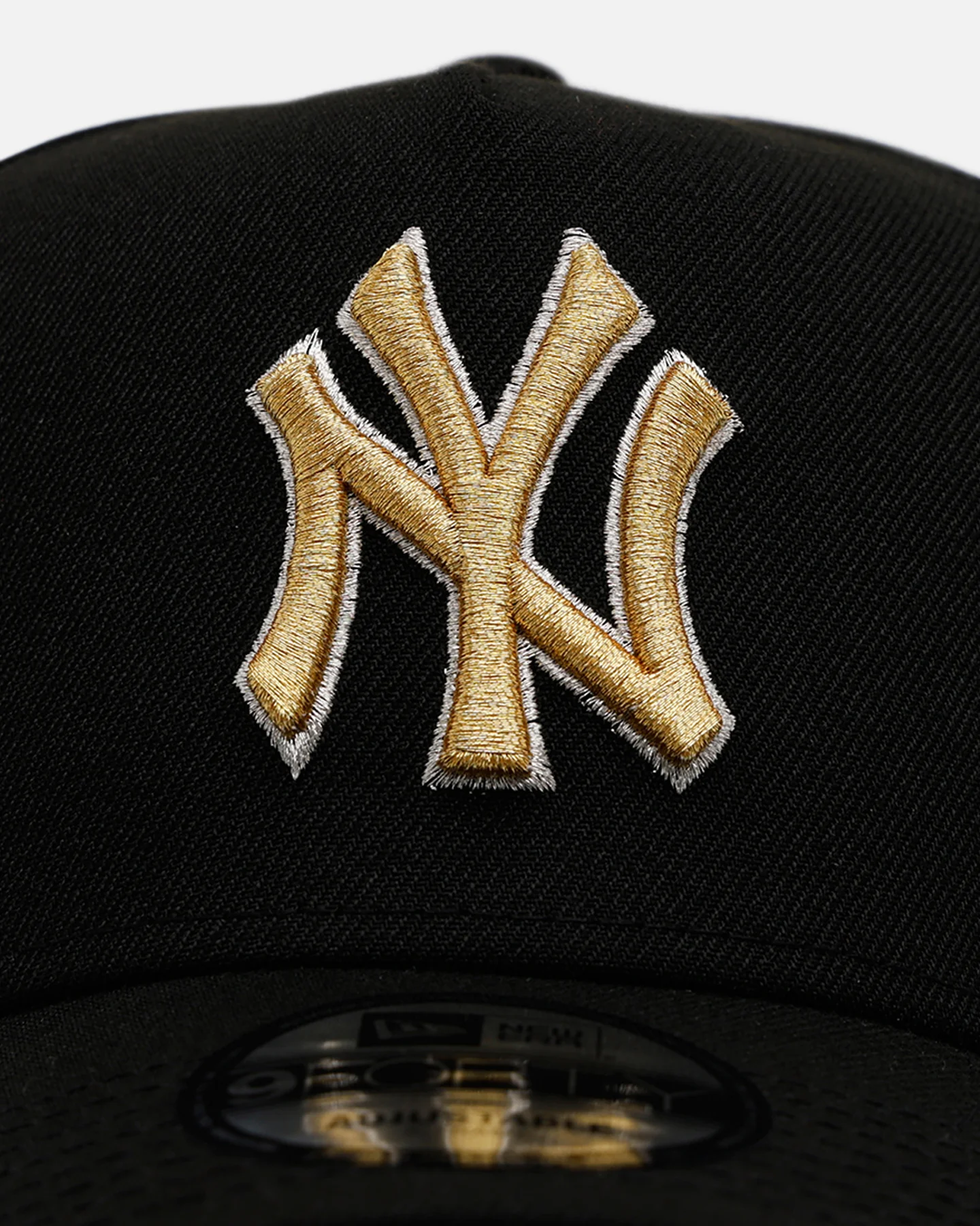 New Era New York Yankees 'New Year's Eve' 9FORTY A-Frame Snapback Gold/Silver - Image 5
