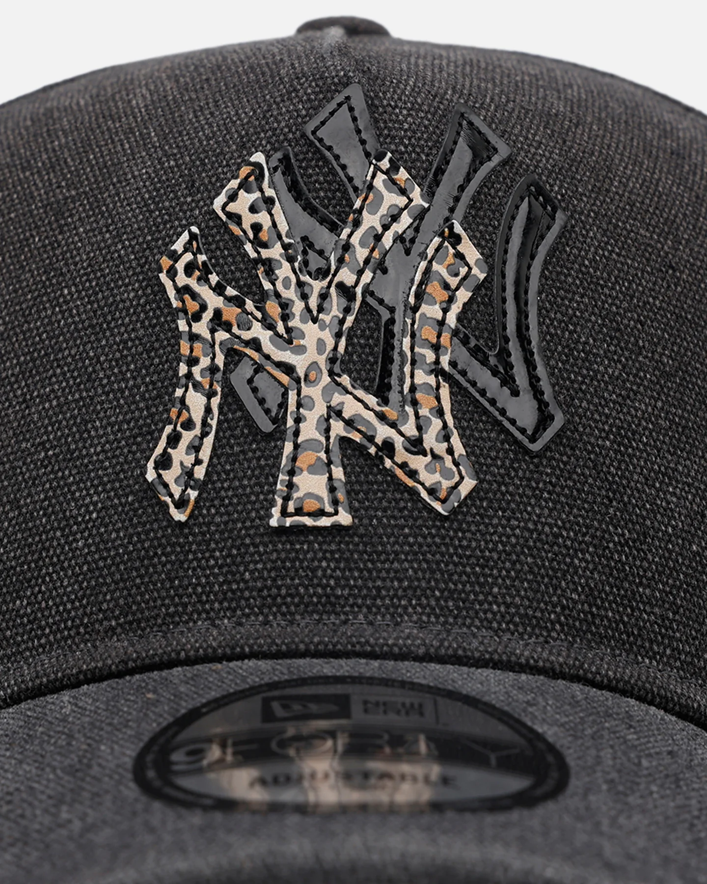 New Era New York Yankees 'Patent Leather' 9FORTY A-Frame Strapback Washed Black - Image 5