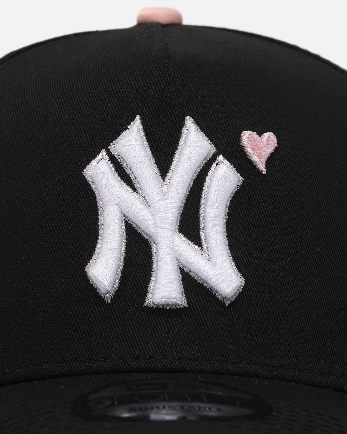 New Era New York Yankees 'Pink Satin Hearts 2.0' 9FORTY A-Frame Snapback Black/Pink - Image 5