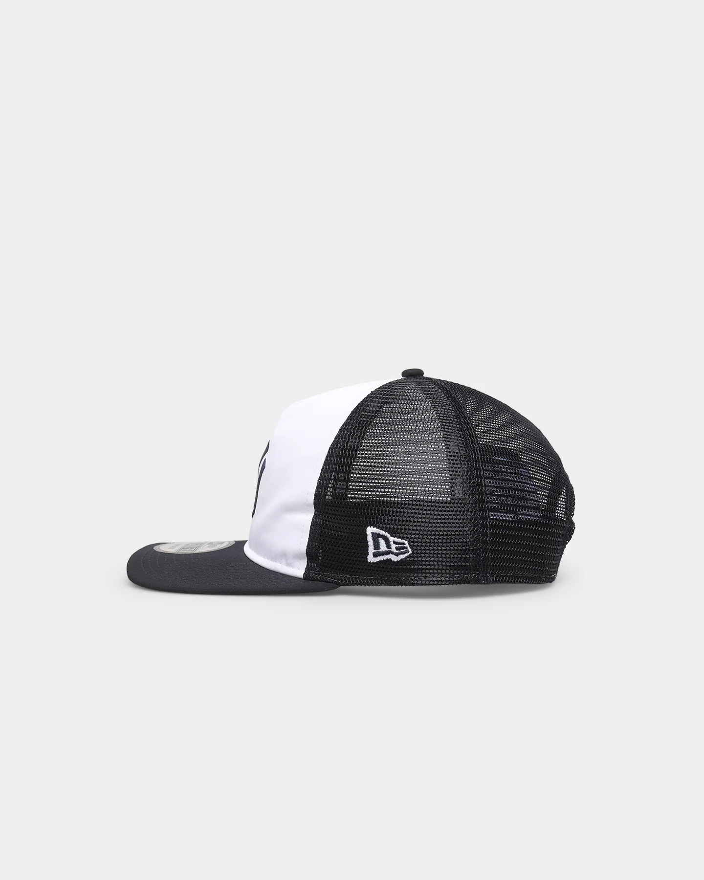 New Era New York Yankees 'Team Two-Tone' Prolight Old Golfer Trucker Snapback White/OTC - Image 5