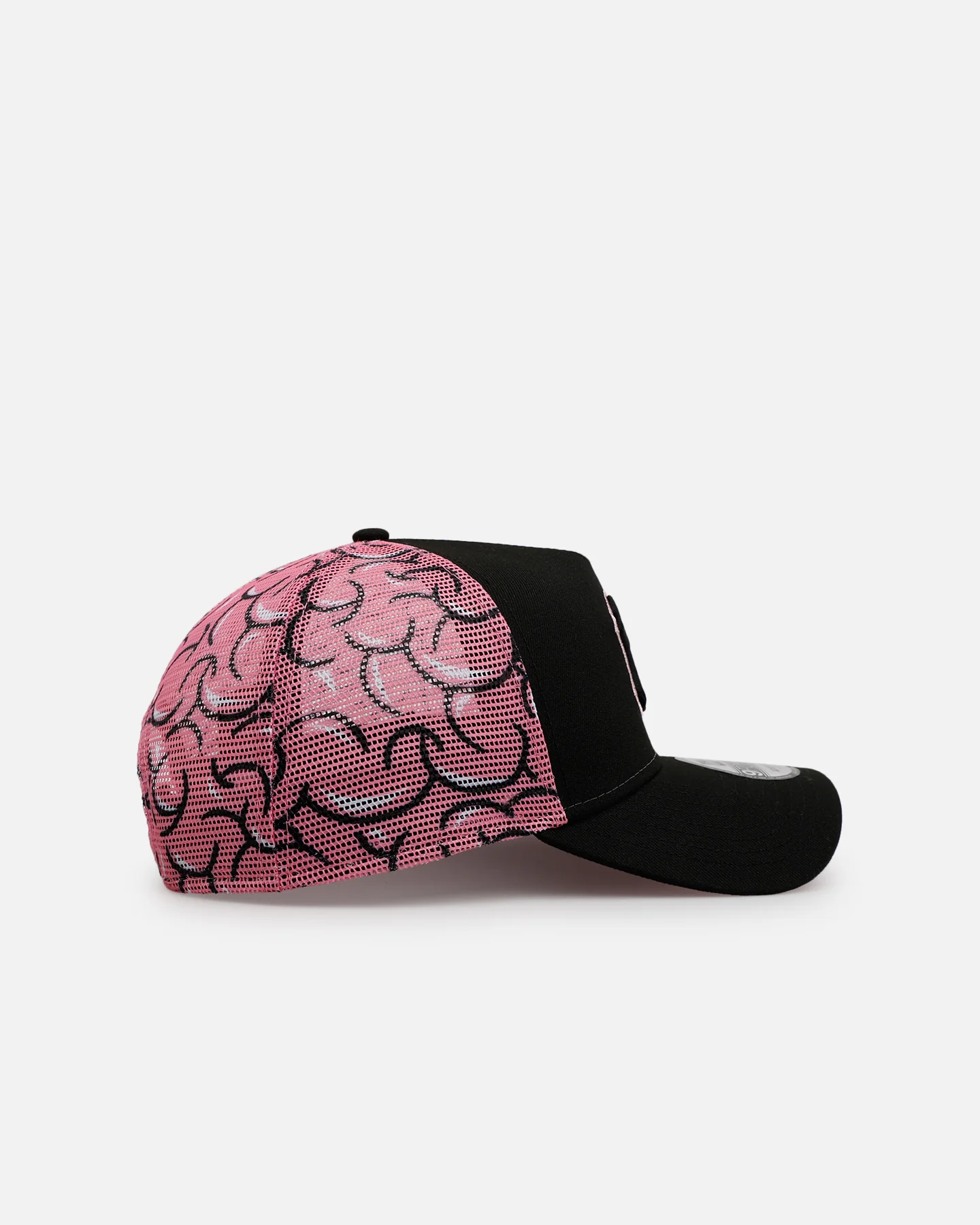 New Era New York Yankees 'Thoughtful' 9FORTY A-Frame Trucker Snapback Black/Pink - Image 3