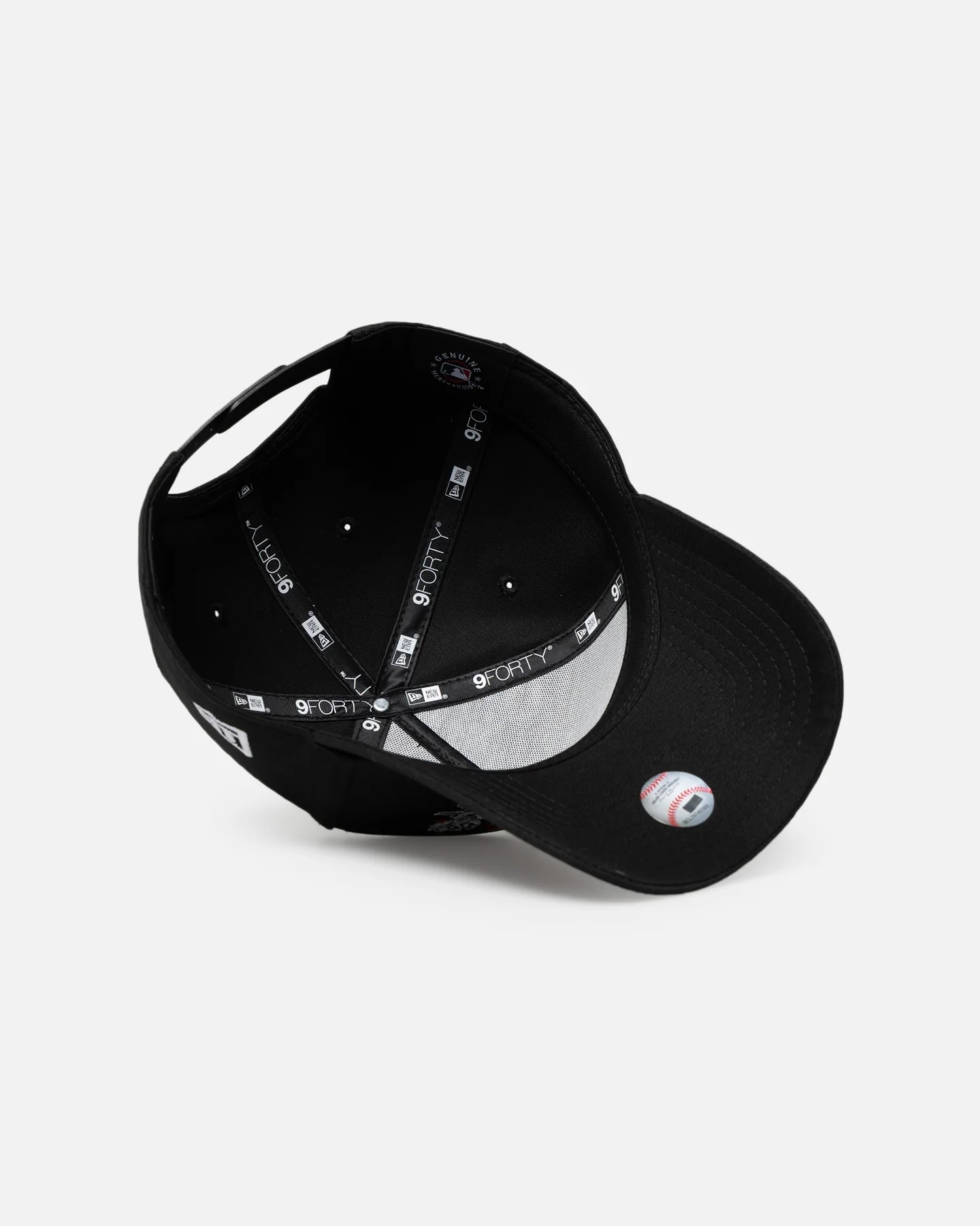 New Era New York Yankees 'Valentines Day' 9FORTY A-Frame Snapback Black - Image 6